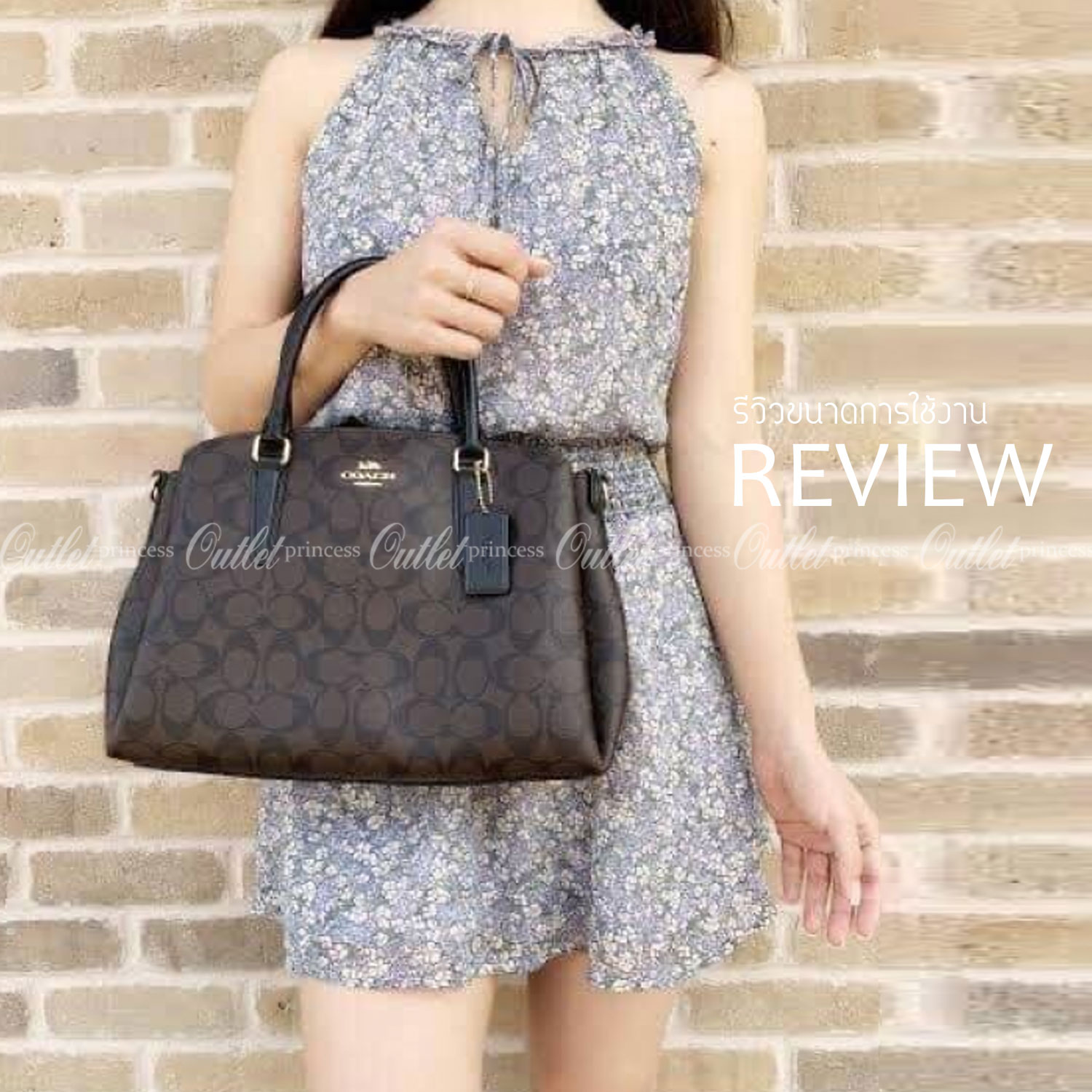 COACH MINI SAGE CARRYALL IN SIGNATURE 🌈กลับมาแล้ว รุ่นที่สาวๆหลายคนถามหาค่ะ! กระเป๋าหิ้วได้//สะพายข้างได้ pvc หนังนิ่มอย่างดีค่ะ กระเป๋าแบ่งออกเป็น3ช่อง มีเป็นช่องซิปกลาง แต่ละช่องกว้างใส่ของจำเป็นได้ครบเลยนะคะ พร้อมสายสะพายแบบโซ่ต่อหนังถอดออกได้เ