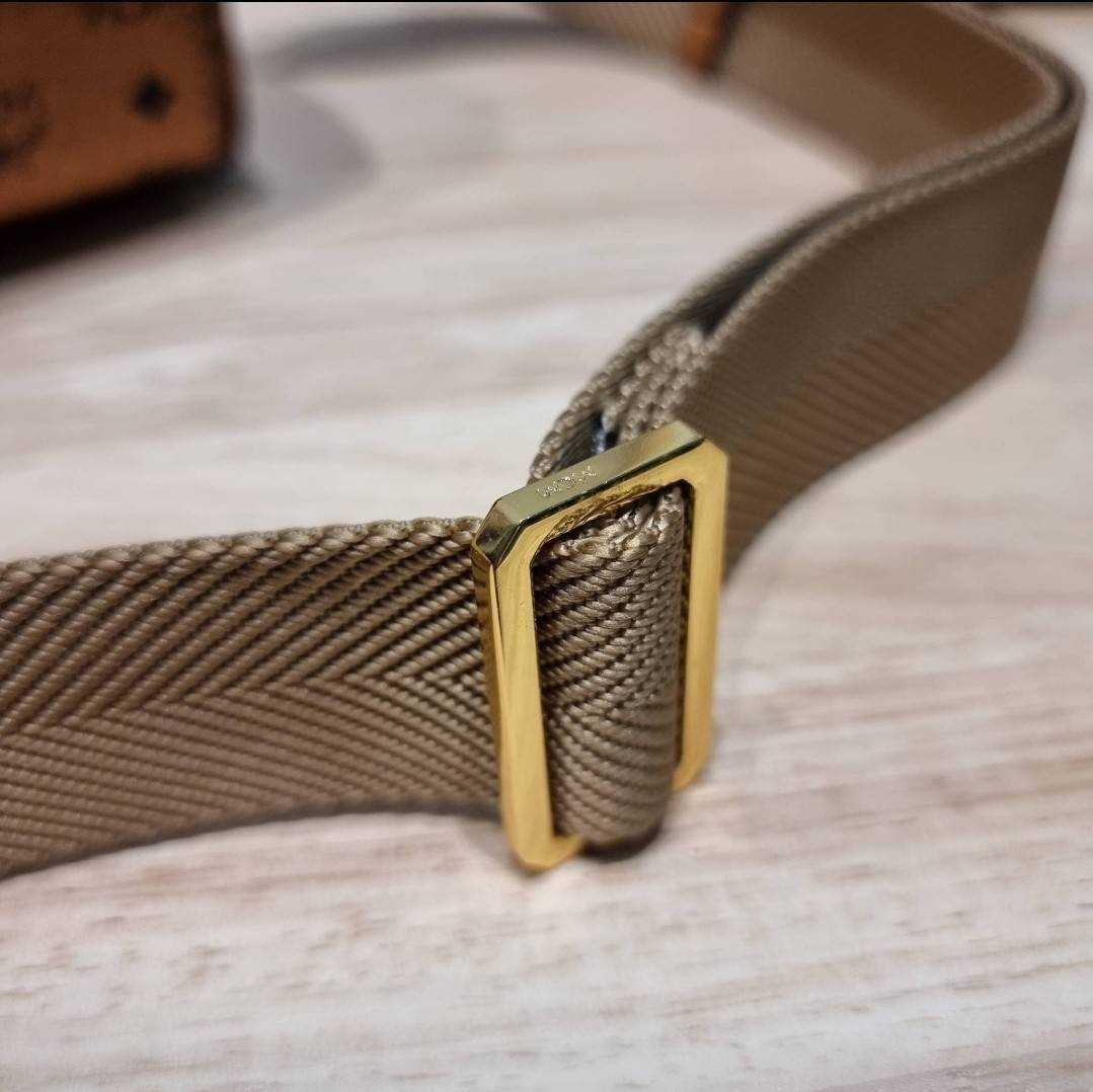 M.C.M CROSSBODY PHONE CASE IN VISETOS กระเป๋าสะพายข้าง สำหรับใส่ gadget คูลๆอย่างโทรศัพท์มือถือ ให้หนุ่มๆพกพาไปไหนๆได้สะดวก คล่องตัวกว่าเดิม เกรดออริ ท็อป 1:1 เกรดดีสุด สลับแท้