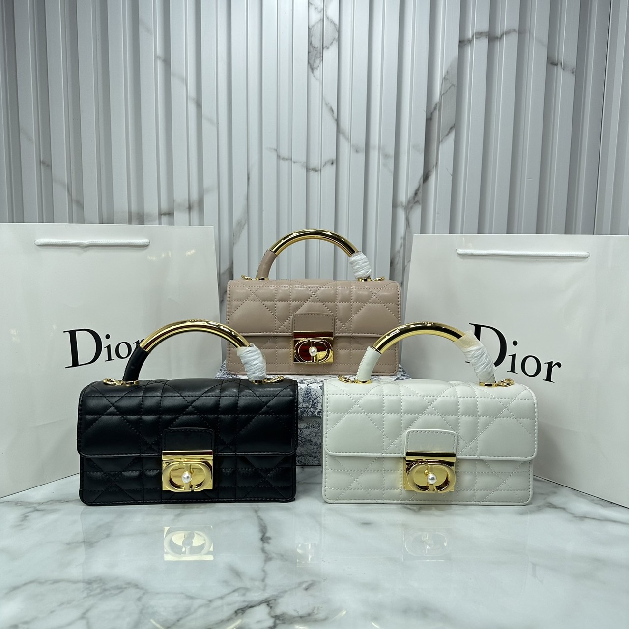 8" DIOR Mini Dior Ange Bag / Dior Clutch Bag Macrocannage CD clasp with white resin pearl กระเป๋าถือพร้อมสายสะพาย ประดับตัวล็อคมุก สวยงามเหนือกาลเวลา เกรดออริ 1:1