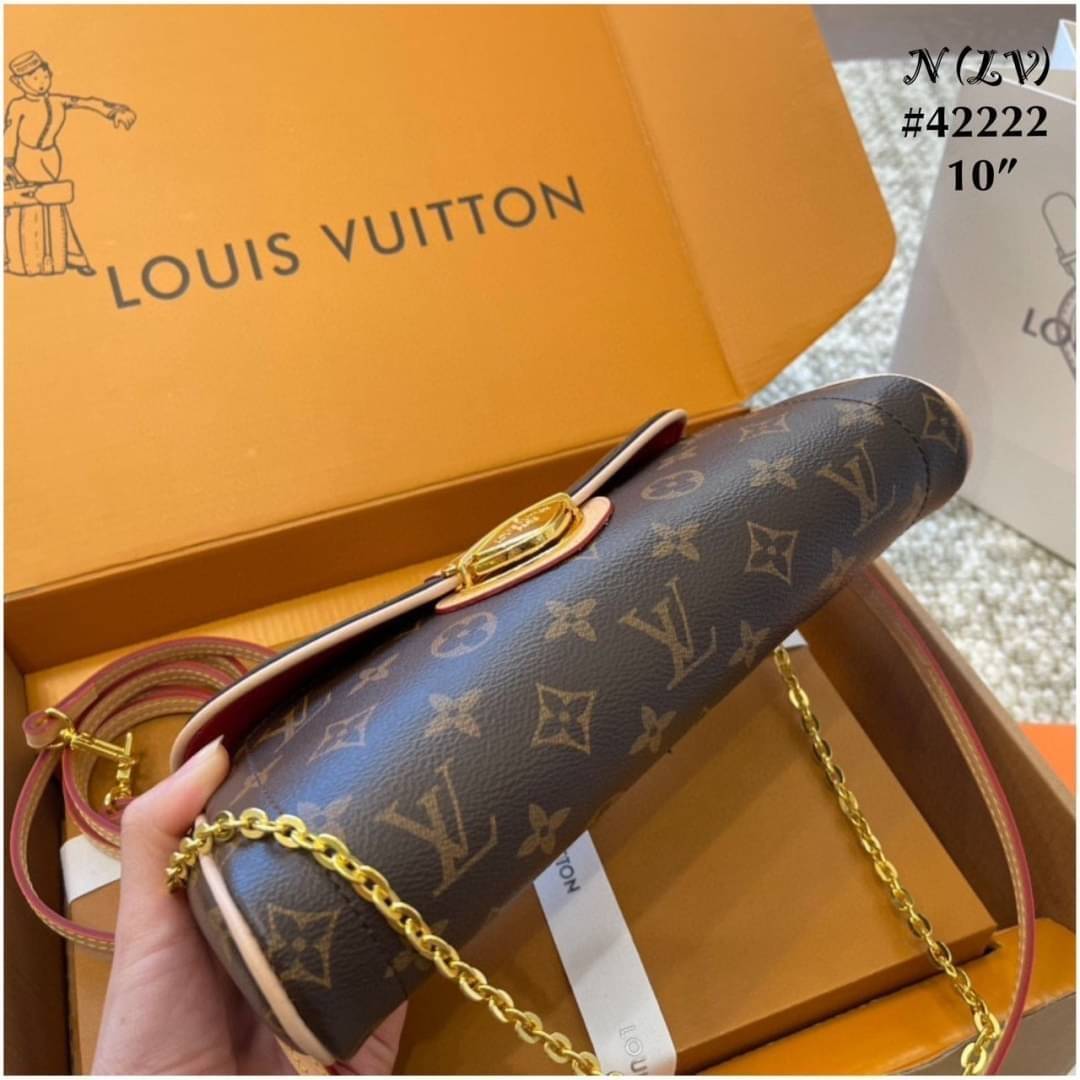 LV Beverly Clutch Bag / LV Pochette Beverly Shoulder Bag กระเป๋าทรงคลัช ทรงพอช งานวินเทจ ลายโมโนแกรม ถือหรือสะพายไหล่ได้ สวยหรูตลอดกาล ลายพิมพ์คมชัด อะไหล่สีทองหรูหรา เป็นอีกรุ่นที่ Must Have!! มากๆ ค่ะ