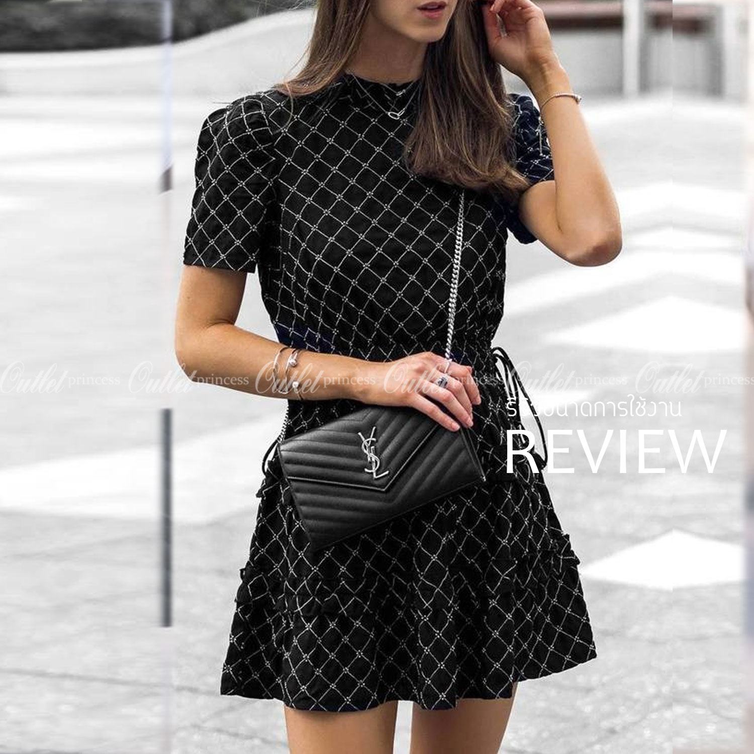 YSL Bag รุ่น Saint Laurent WOC VIP GIFT WITH PURCHASE (GWP) พรีเมี่ยมกิ๊ฟ Limited Edition จาก YSL รุ่นฮอตปรอทแตก วัสดุหนังแกะสังเคราะห์ หนังขึ้นรูปเงาสวย เป็นการดีไซน์กึ่งกระเป๋าสตางค์ ที่มาพร้อมสายสะพายยาว (เป็นสายโซ่ที่ต่อกับหนัง) สายถอดได้ (ปรับระดับไม