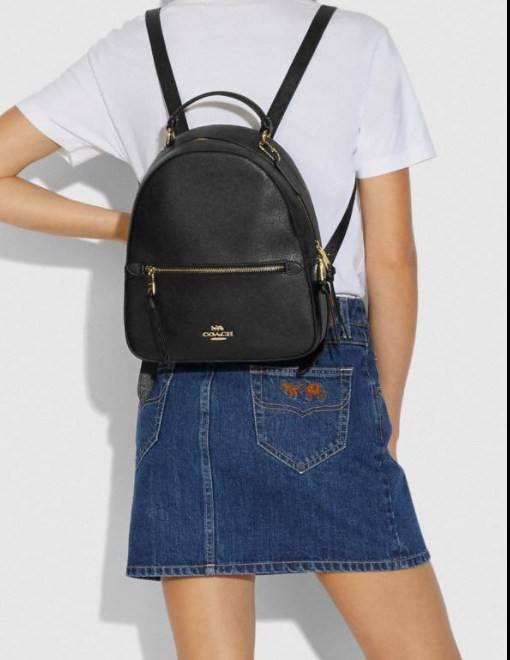 COACH JORDYN BACKPACK IN BLOCKED SIGNATURE ((76622//76624//76715)) พร้อมส่ง กระเป๋าสะพายหลังแบบมีหูหิ้ว หนังแท้ หนังนิ่มอย่างดีเลยค่า ด้านหน้ามีช่องซิปหนึ่งช่องสำหรับใส่ของจุกจิกนะคะ เปิดปิดช่องหลักแบบซิปคู่ หัวซิปมีหนังห้อยมาให้ ภายในกระเป๋าโล่งใส่สัมภาร