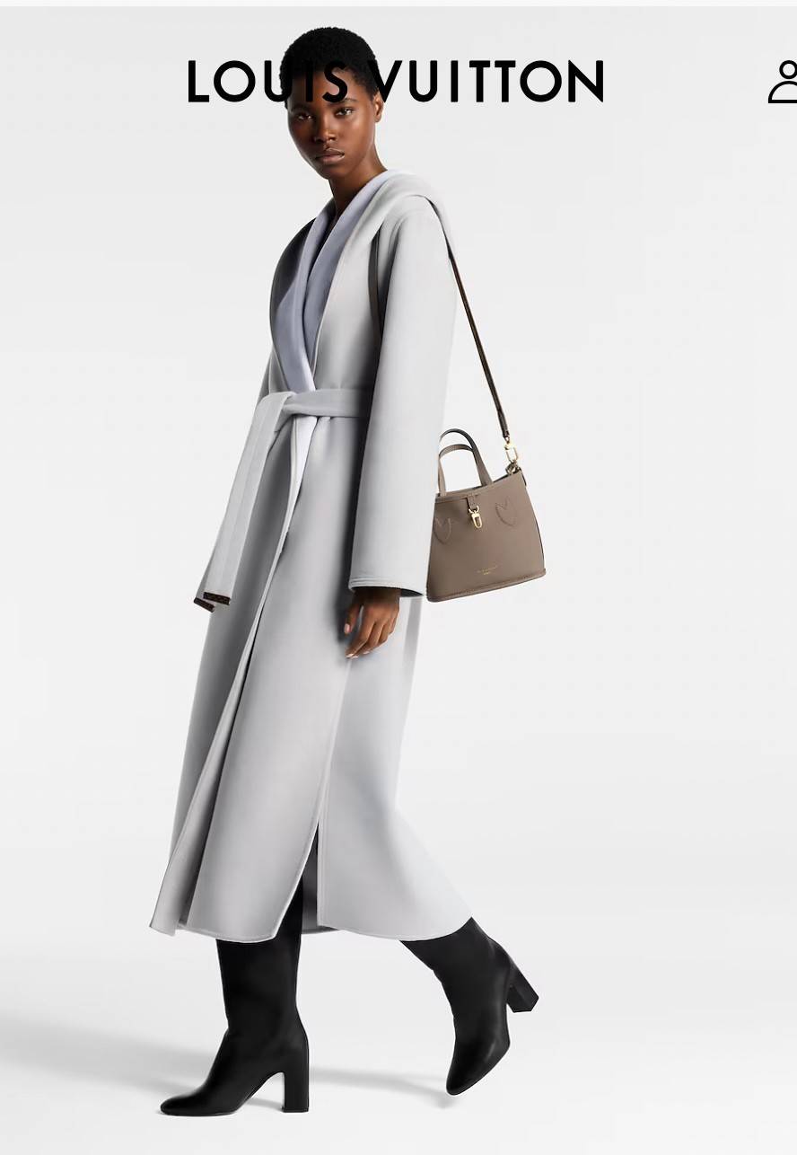 LV Neverfull Bandoulière Inside Out BB กระเป๋าทรงโท้ทไซส์เล็กใช้งานได้สองด้าน มีตะขอเกี่ยวสามารถปรับรูปทรงกระเป๋าได้หนังแท้นิ่มสวย ลายโมโนแกรมและหนังลายเกรน มาพร้อมใบลูกเข้าเซ็ทใส่สายสะพายยาวได้