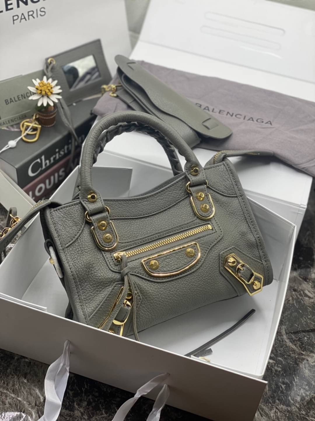 VIP 】หนังแท้ BALENCIAGA Classic City Mini Shoulder Bag พร้อมส่งที่ไทย โทนสีสวยละมุน