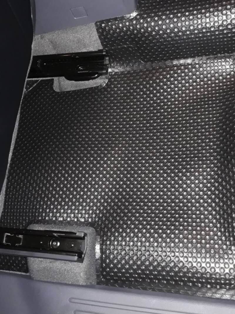 พรมปูพื้นรถยนต์FORD RANGER CAB 2012-2019กระดุมเม็ดเล็กรีดขอบ สีดำ เต็มคัน