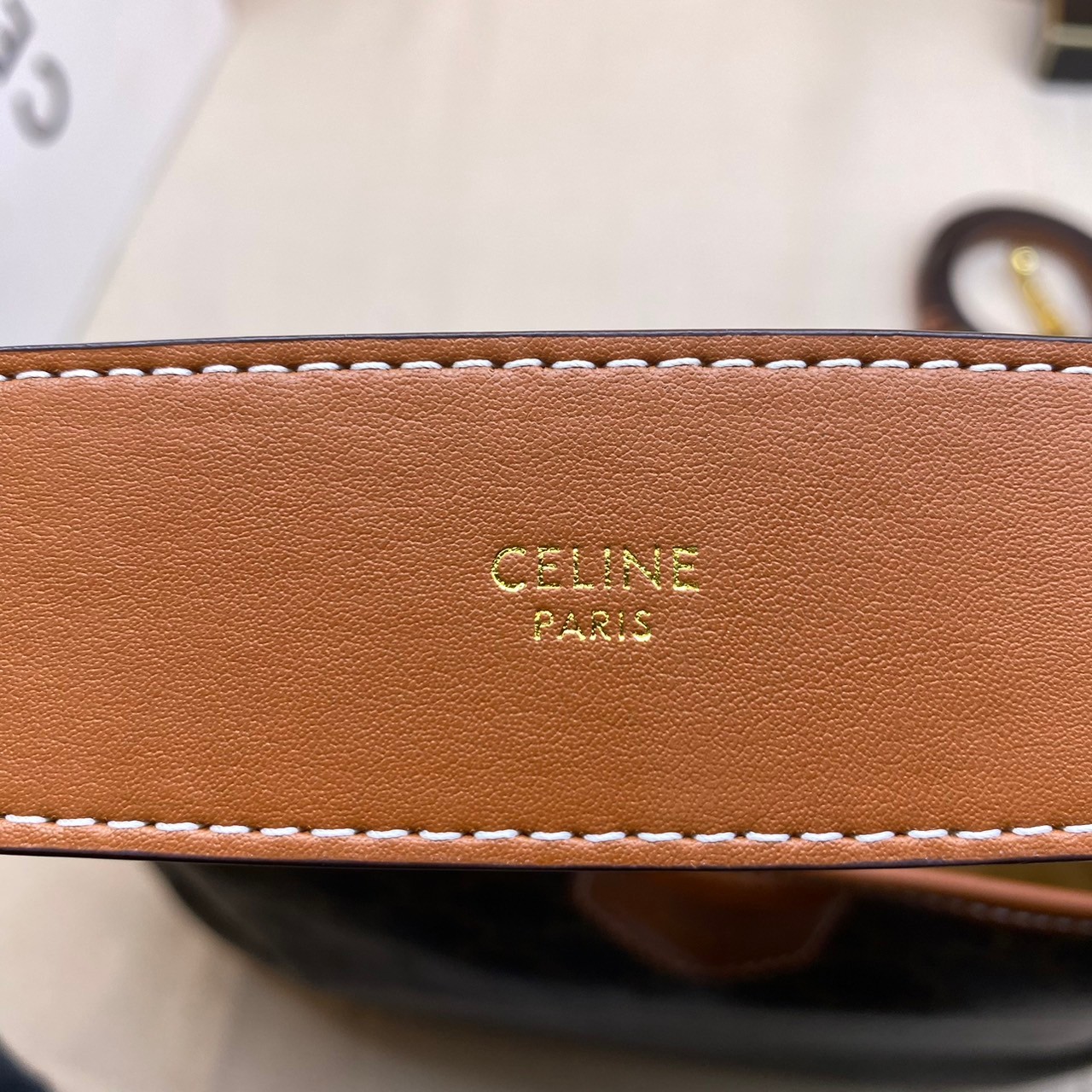 Medium : Celine Triomphe Tote Handbag / Celine Tote Bag / Celine Delightful Monogram Tote พร้อมส่ง กระเป๋าถือใบใหญ่ พร้อมสายสะพายถอดได้ เป็นอีกหนึ่งใบที่คุ้มค่าคุ้มราคามากสำหรับสาวๆที่ชอบพกพาสิ่งของเยอะ