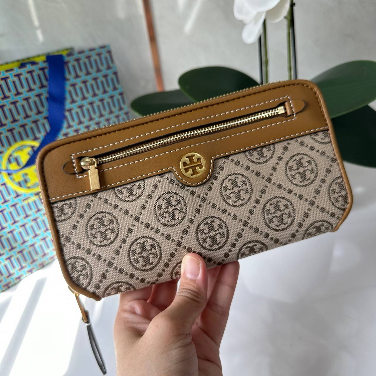 TORY BURCH T MONOGRAM JACQUARD ZIP CONTINENTAL WALLET 79383 กระเป๋าสตางค์ผ้าแคนวาสลายโมโนแกรมตัว T
