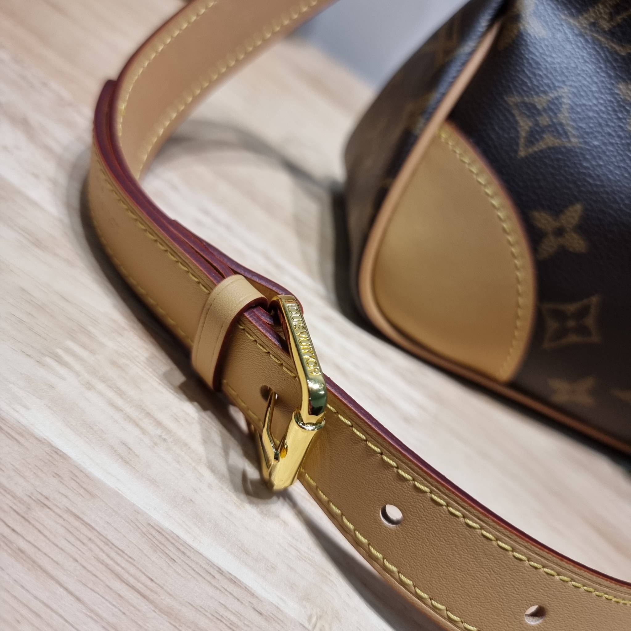 LV Odeon PM 2020 กระเป๋าสะพาย ดีไซน์คลาสสิค ใบใหญ่กำลังดี ทำให้ใช้งานได้สะดวก วัสดุหนังแคนวาสทนทาน