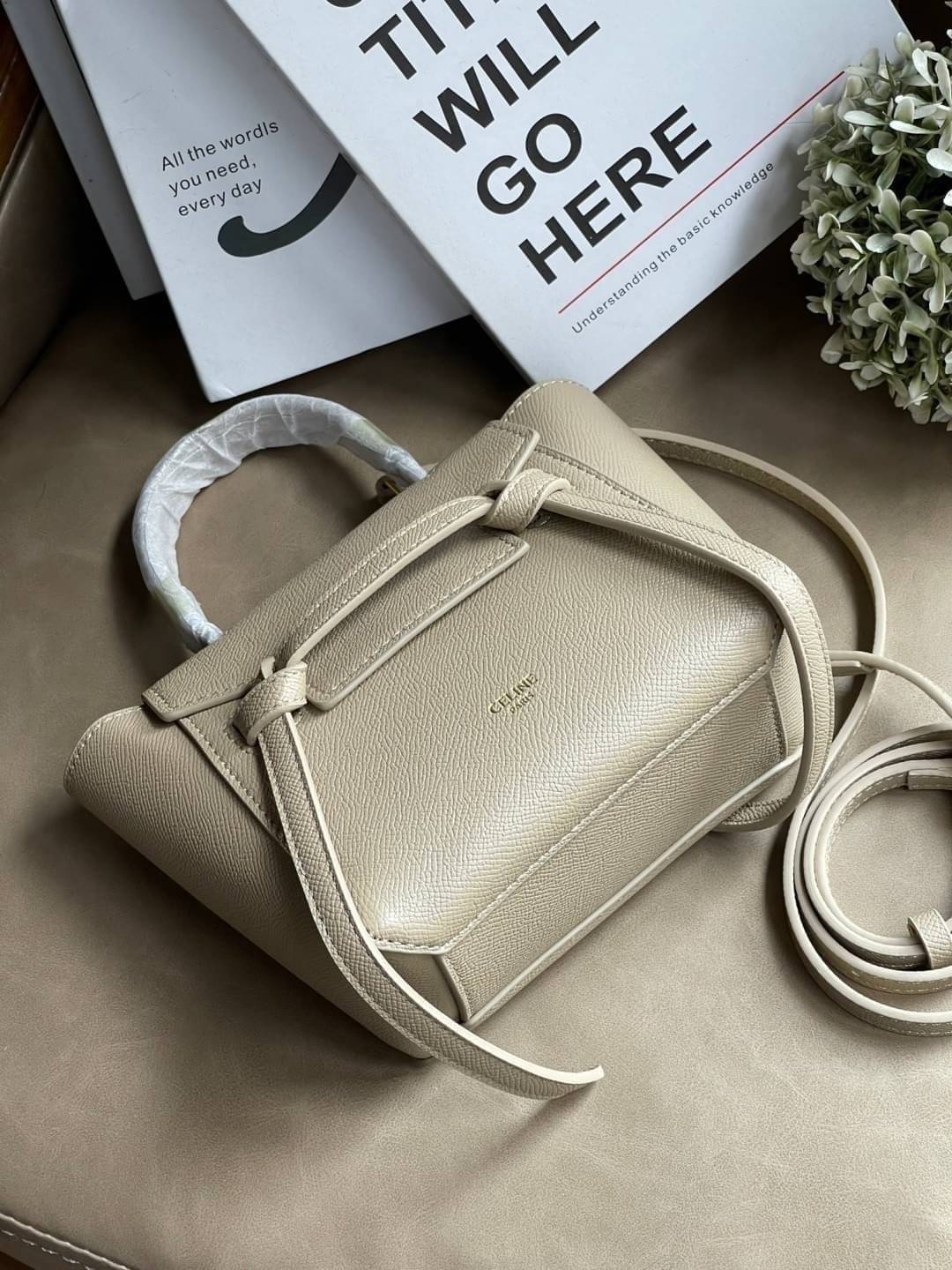 Celine Pico Belt Bag / Celine Belt Bag (ใบเล็ก) อีกหนึ่งคอลเลคชั่้นที่ได้รับความนิยมอย่างมาก บ่งบอกความเป็นตัวตนของแบรนด์ กลิ่นอายความคลาสสิก