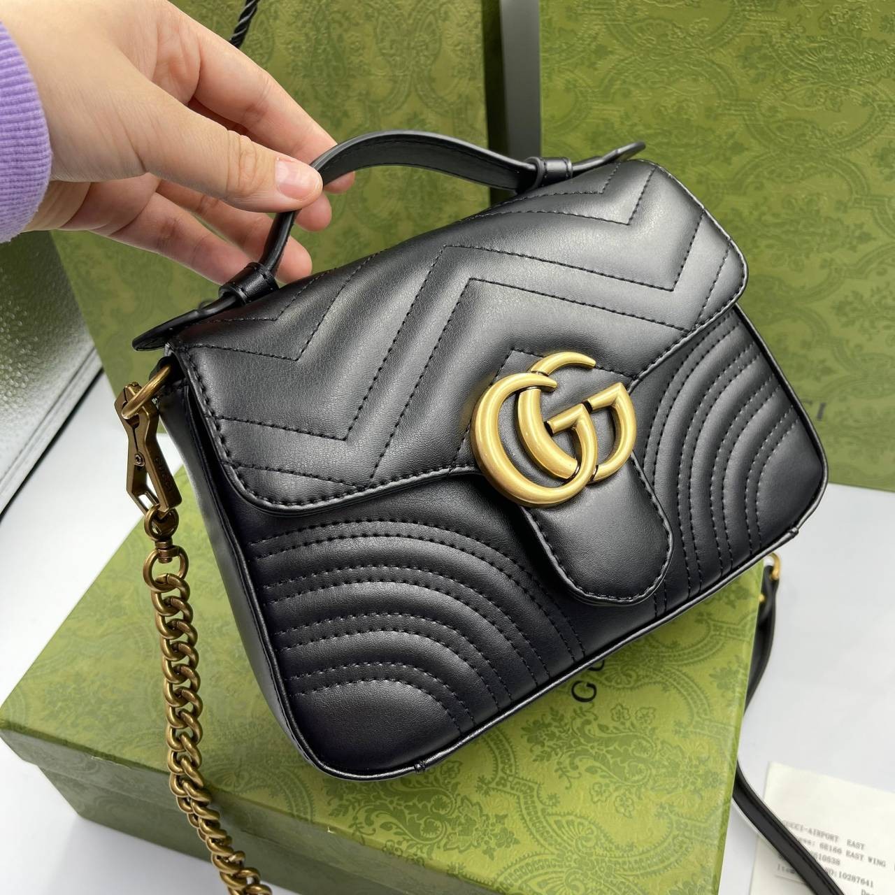 หนังแท้ GUCCI GG Marmont Mini Shoulder Bag / GG MARMONT MINI LEATHER พร้อมส่งที่ไทย งานหนังแท้ทั้งใบ สีดำคลาสสิก ใช้ได้ทุกโอกาส เป็นสีที่เข้าได้รับทุกชุด ทุกไลฟสไตส์ ภาพสินค้าถ่ายจากงานขายจริง ใช้งานต่างประเทศได้