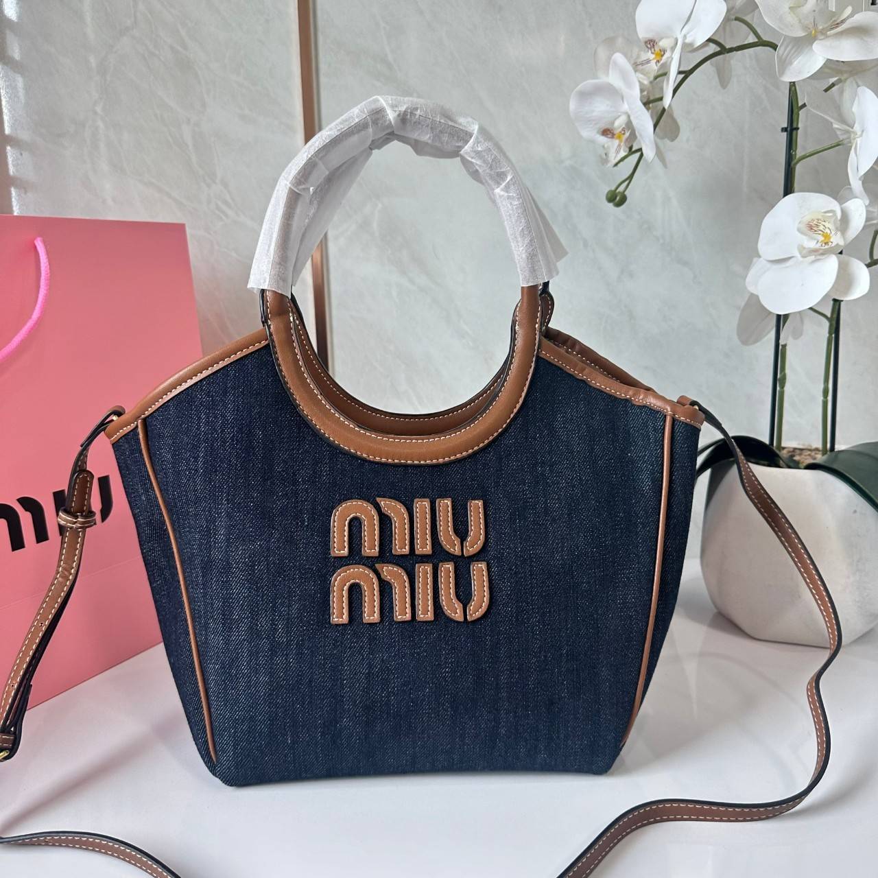 MIU MIU IVY CANVAS BAG / MIU MIU TOTE IVY MINI กระเป๋าถือหรือสะพายข้างทรงโท้ท รูปทรงทันสมัยน่ารัก สวยหรูมากๆคะ