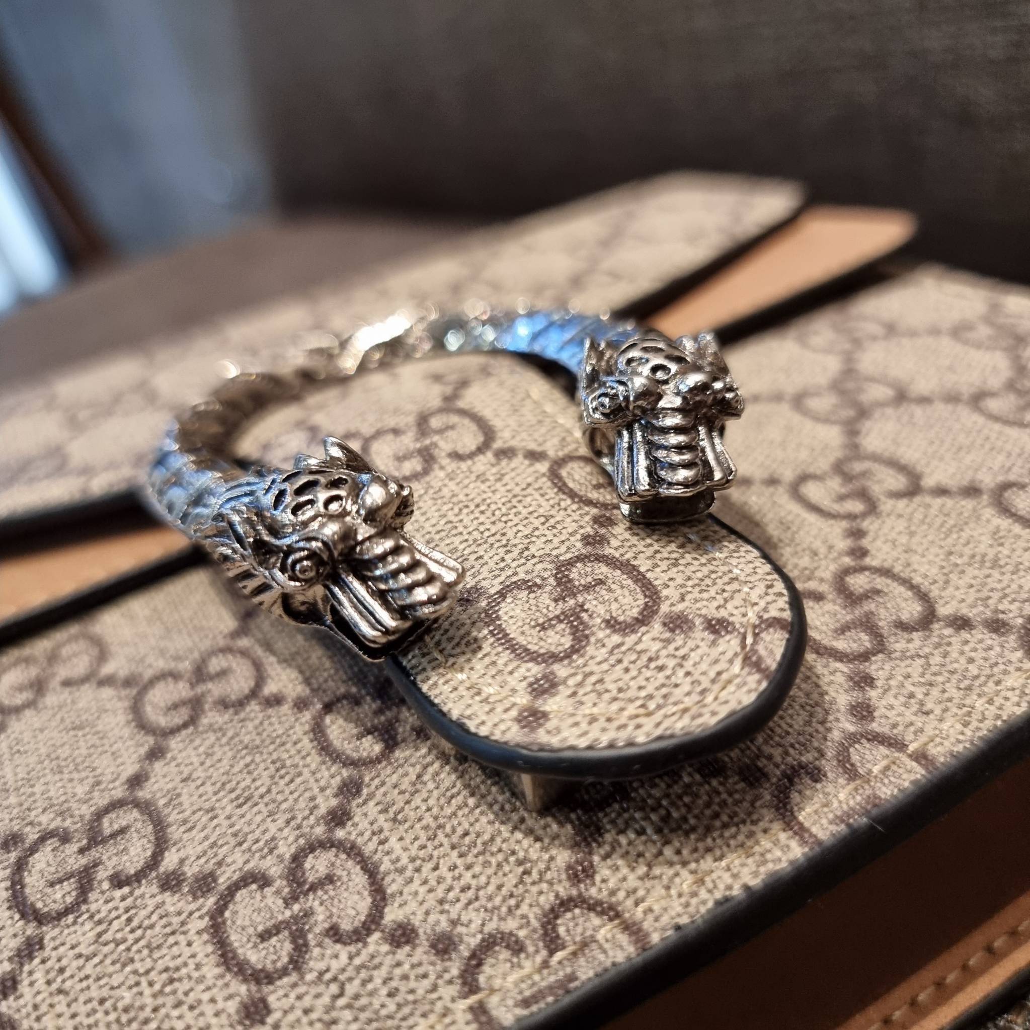 Gucci Mini Dionysus GG Shoulder Bag น้องมินิ ไซส์เล็กสุดเลิศ จัดให้แล้วจ้า!! ฮอตสุดไม่มีใครเกิน สวยจริงไม่ทิพย์!! GC CROSSBODY BAG WITH GWP สุดคุ้มกับกระเป๋าสะพายรุ่นที่สาวๆต้องไม่พลาด!! ดึงดูดและสะกดสายตาด้วยอะไหล่ดีเทลหรูรูปหัวสิงโต วัสดุหนังแคนวาส ทนทา