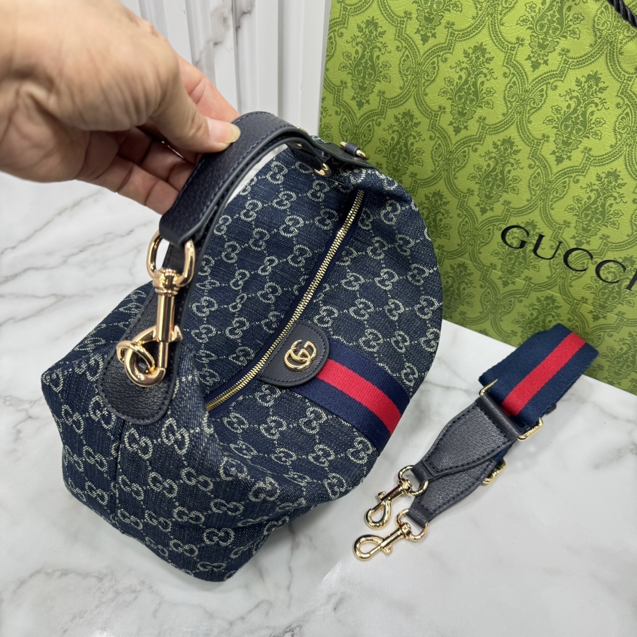 ORI หนังแท้ | GUCCI GG Ophidia Large Shoulder Bag / Gucci Hobo Bag ใหม่ล่าสุด จากเทศกาล Gucci Cruise 2026 กับกระเป๋าถือทรงโฮโบ พร้อมสายสะพาย ยังคงเป็นคอลเลคชั่นตัวเด่น สวยสะบัด! ดีไซน์ทรงยอดฮิตติดกระแสสุดๆ