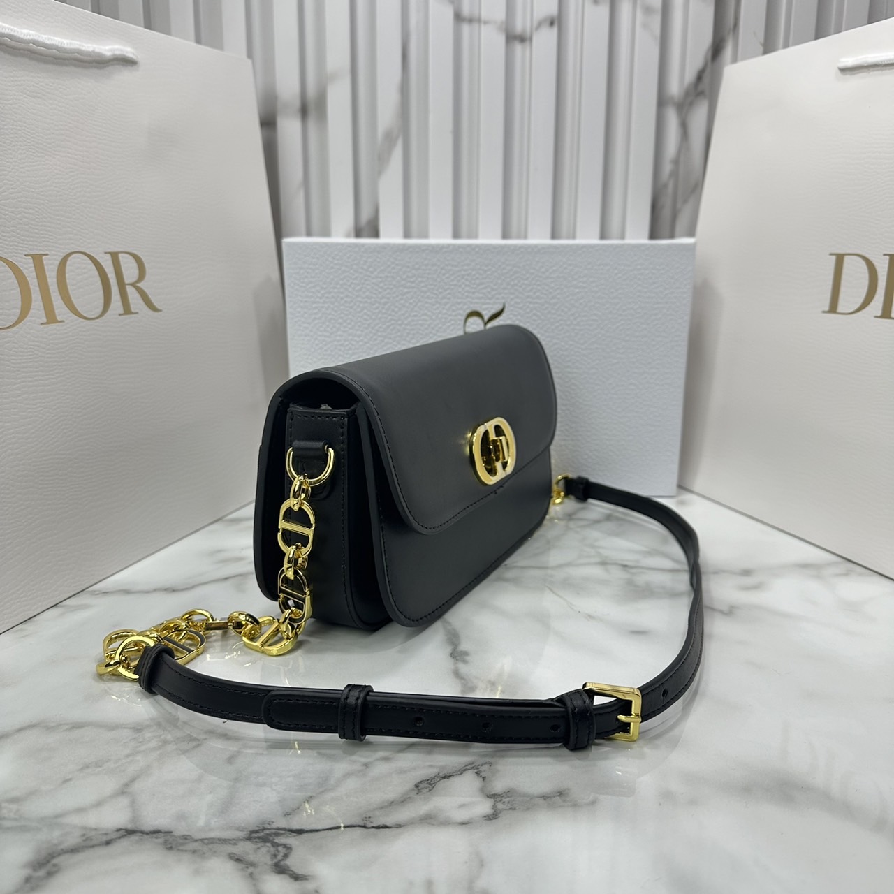 DIOR 30 Montaigne Avenue Bag Box Leather Bag กระเป๋าสะพายรูปดีไซน์สุดคลาสสิกและสง่างาม หรูหราตามเอกลักษณ์แบรนด์ เกรดท็อปไฮเอน 1:1 ใช้งานต่างประเทศได้