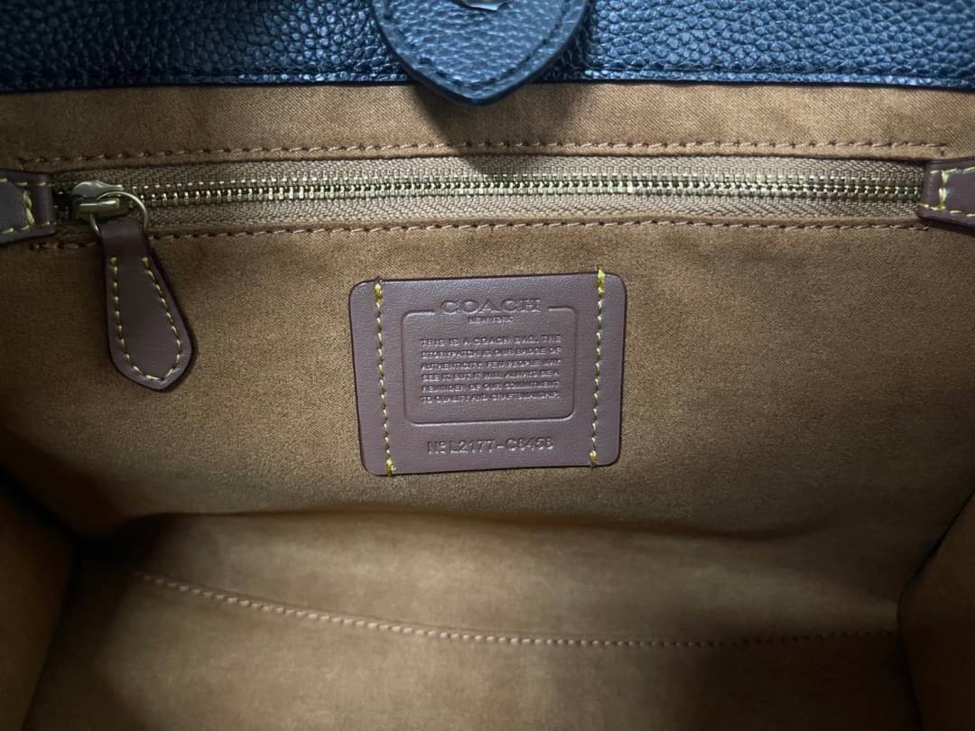 COACH FIELD TOTE 30 WITH HORSE AND CARRIAGE PRINTAND CARRIAGE BADGE 📣พร้อมส่งที่ไทย ใหม่ล่าสุด บอกเลยสีสวย สุดคลาสสิคมากๆ