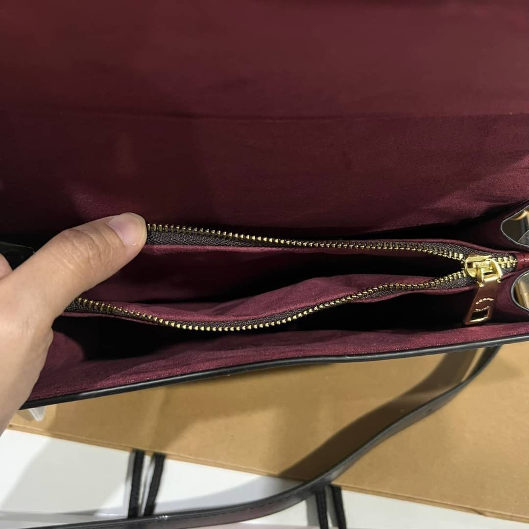 COACH SMALL GEORGIE TOP HANDLE IN BLOCKED SIGNATURE CANVAS ((6504//0468//6192//6015)) compact body portable shoulder bag 🌈ห้ามพลาด รุ่นแนะนำค่าา! พร้อมส่งทันที! กระเป๋าหิ้ว//สะพายข้างได้ วัสดุหนังแท้ 🔺หนึ่งใบทำลายหนังผสมกัน3แบบได้ลงตัวสวยง