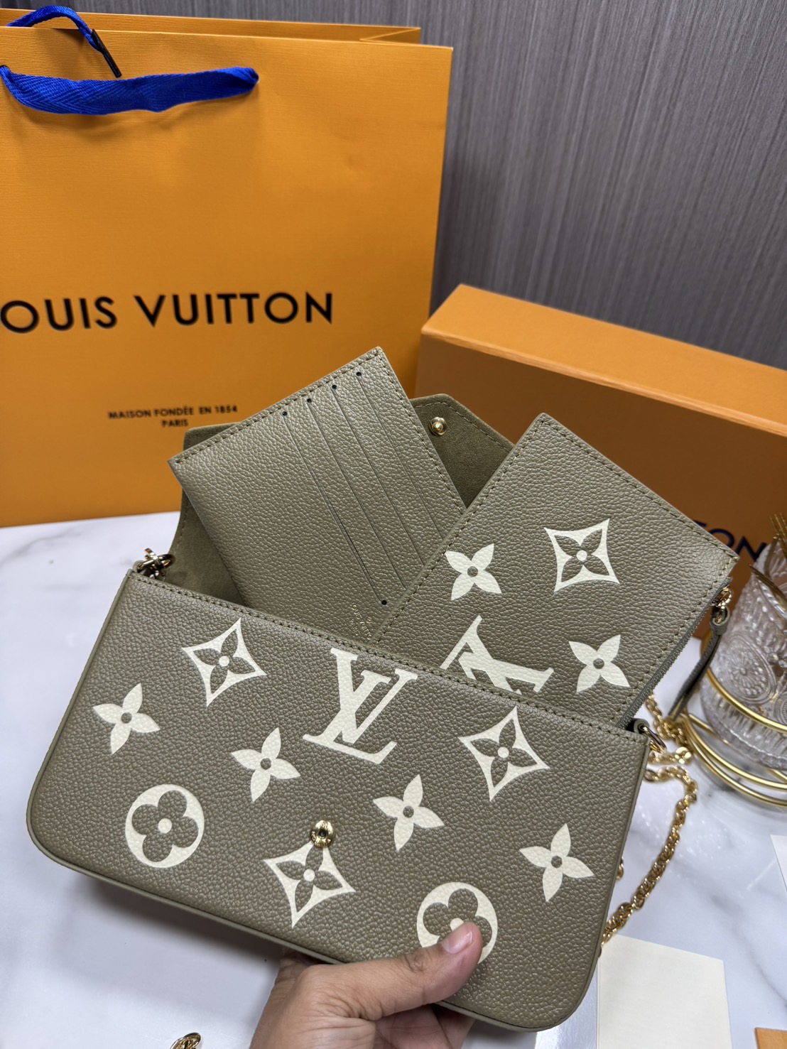 OP ORI หนังแท้ | LV Felicie Pochette bag in soft Monogram Empreinte leather กระเป๋าสะพายทรงพอชขนาดกะทัดรัด หนัง Monogram Empreinte เนื้อนุ่มประทับลาย Monogram สุดไอคอนิก