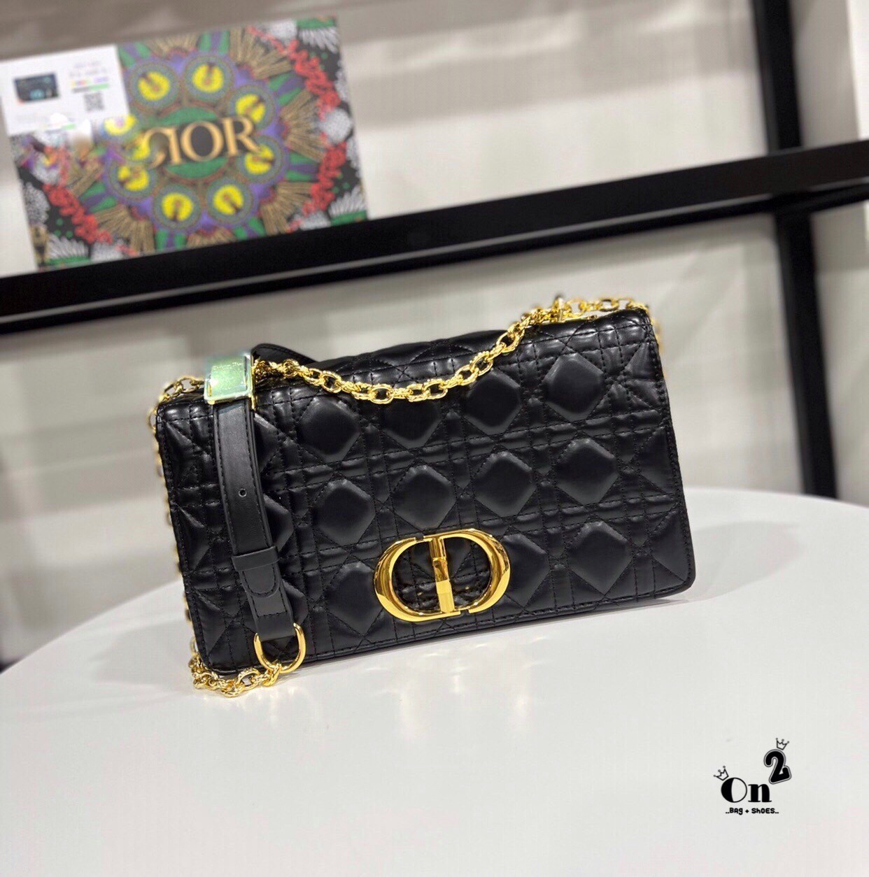 DIOR CARO BAG กระเป๋าสะพายทรงกล่องเปิดหน้าแต่งอะไหล่CD มาพร้อมสายสะพายยาวครอสบอดี้ มาครบ 3 ขนาด หนังสวย ภาพถ่ายจากงานขายจริงนะคะ