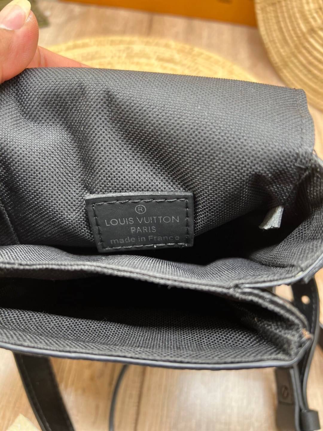 LV S-Lock Vertical wearable wallet / LV Phone bag Monogram Macassar coated canvas and black cowhide leather เกรดออริจินอล ใช้ได้ทั้งผู้หญิงผู้ชาย พร้อมส่งที่ไทย ภาพสินค้าถ่ายจากงานขายจริง ใช้งานต่างประเทศได้