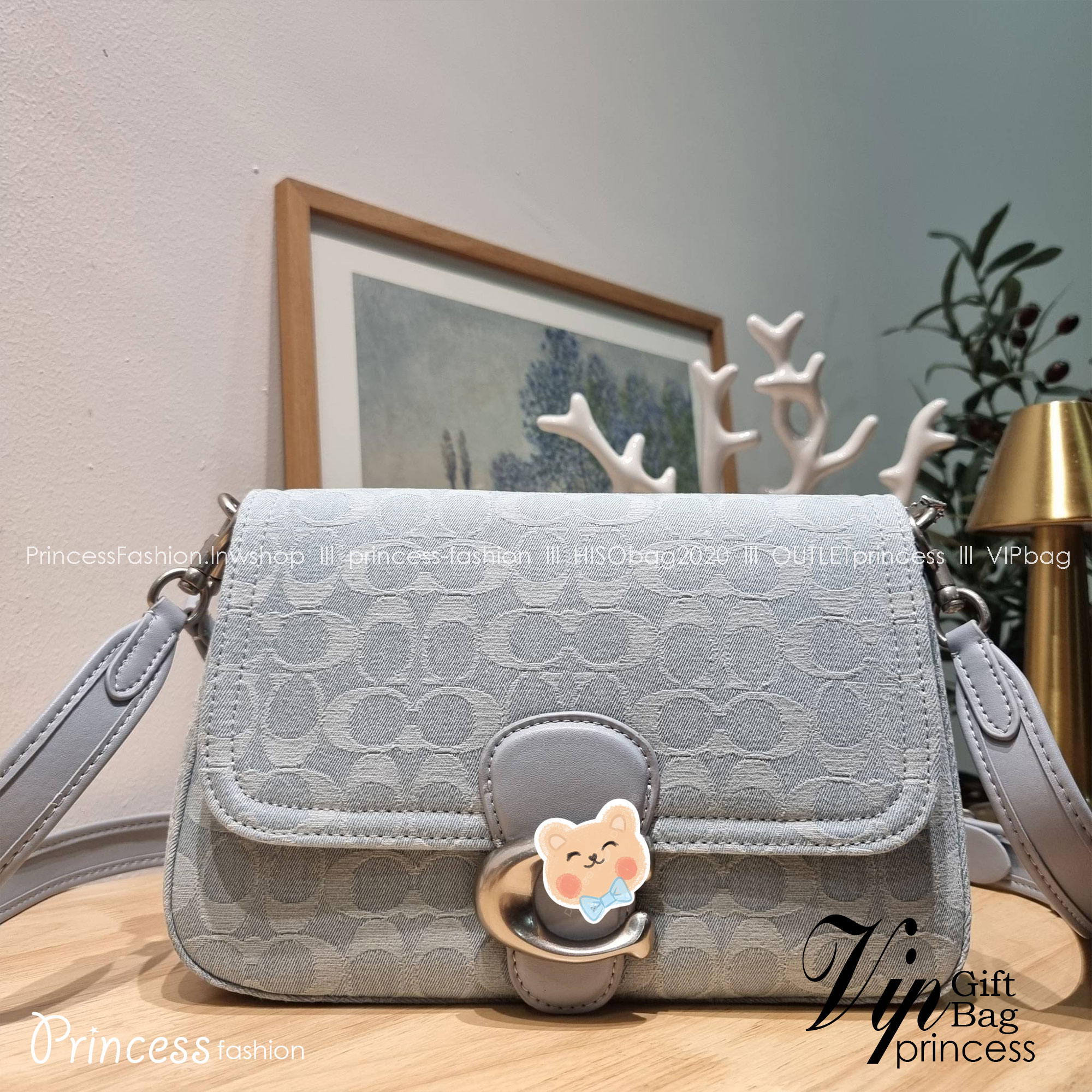 COACH CJ854 SOFT TABBY SHOULDER BAG IN SIGNATURE DENIM ฉุดไม่อยู่แล้วจริงๆกับไอเท็มนี้ ที่ร้อนแรงแบบปังๆไปเลย!! กระเป๋าสะพายไหล่/สะพายข้าง ดีไซน์วินเทจย้อนยุค สวยคมชัด คลาสสิคใช้ได้ทุกลุค