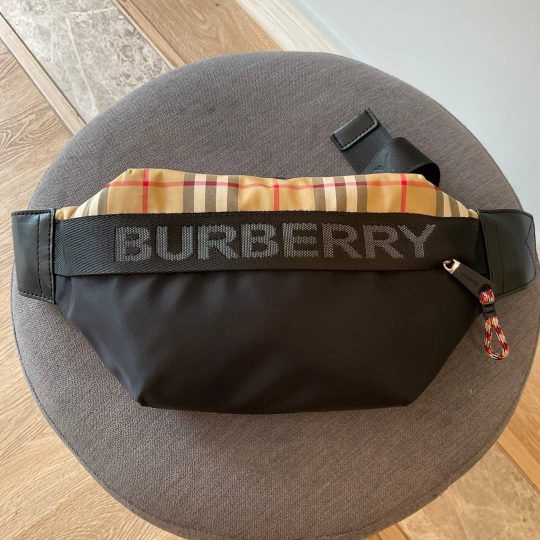Burberry Vintage Check Sonny Belt Bag รุ่นใหม่ล่าสุด! BURBERRY FRAGRANCES BELT BAG วัสดุ100%POLYAMIDE (Nylon & Canvas)ทกระเป๋าคาดเอว คาดอกแบบ UNISEX ใช้ได้ทุกเพศ ลายวินเทจ