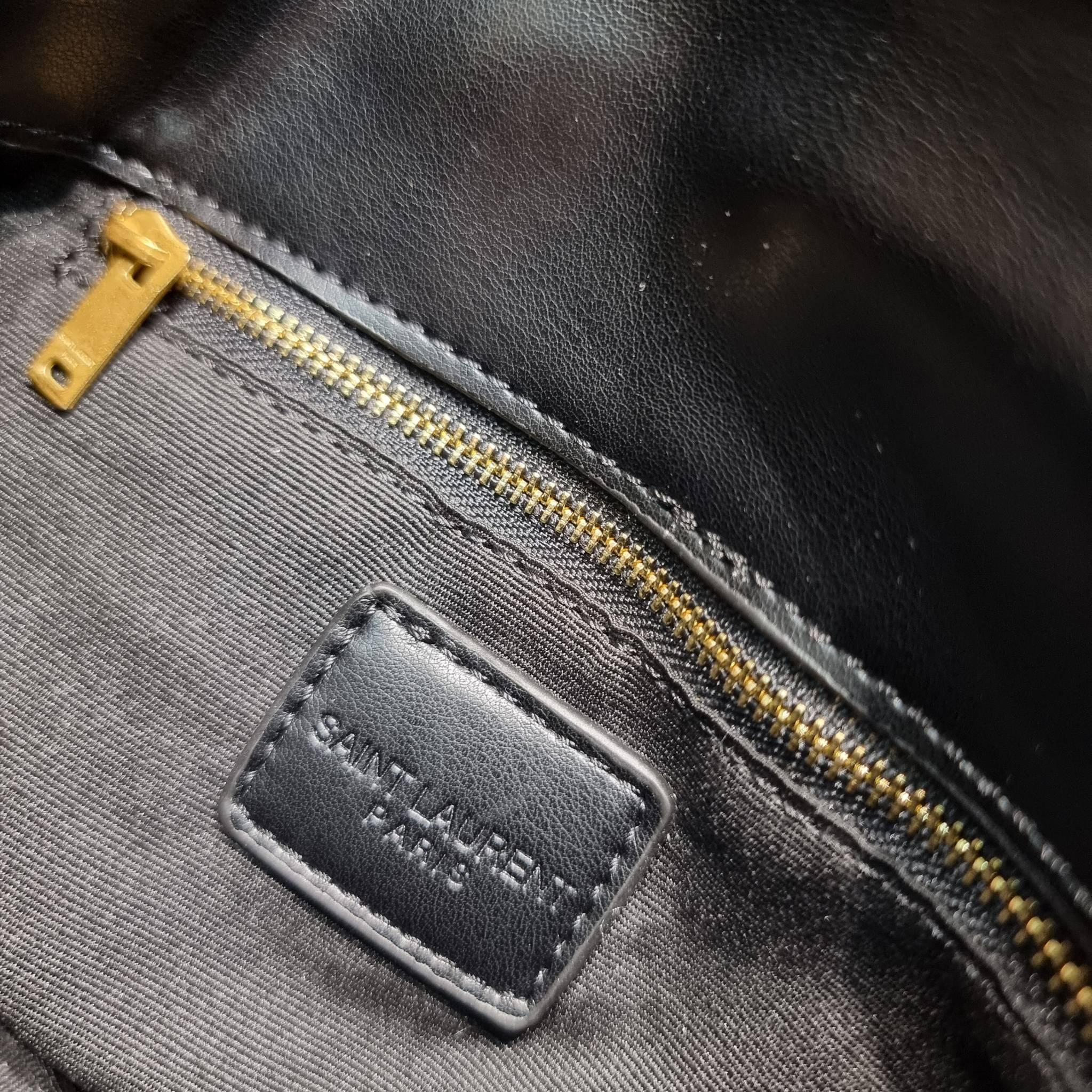 YSL PUFFER SMALL CHAIN BAG IN QUILTED / Yves Saint laurent puffer small chain bag in quilted กระเป๋าสะพายรุ่นยอดนิยม ทรงสวย ใช้ได้บ่อยไม่มีเบื่อ วัสดุหนังสัมผัสนิ่มมือ ดีไซน์เรียบหรู