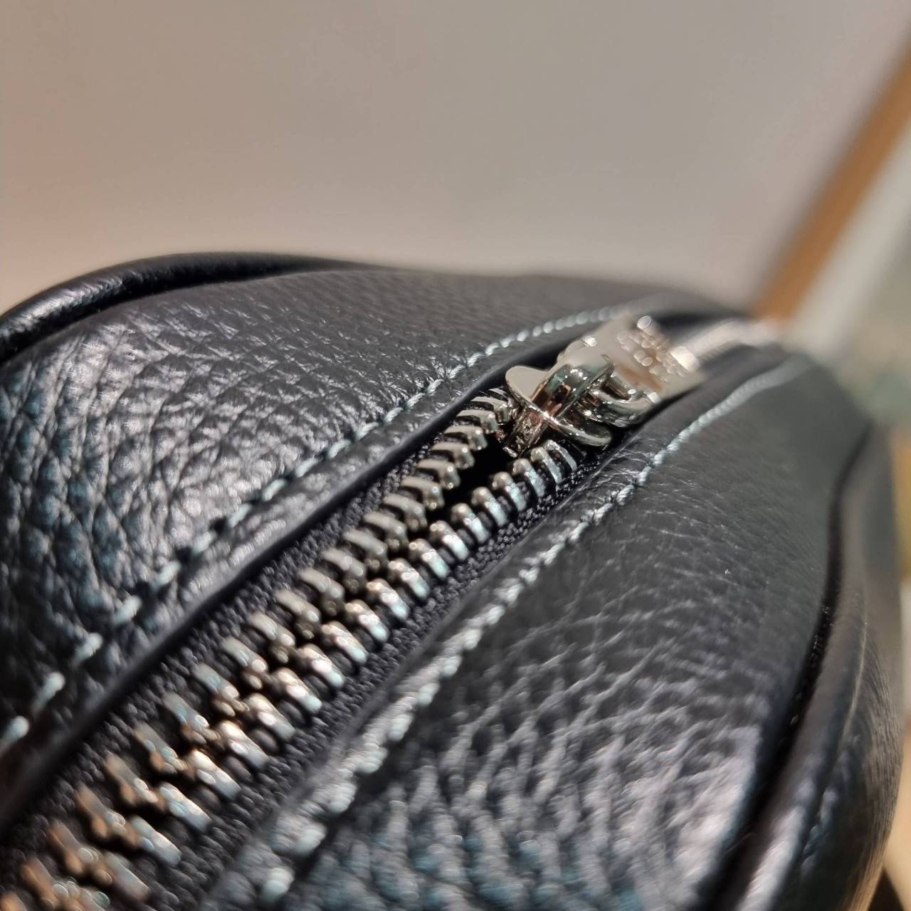 COACH ELIAS CROSSBODY IN SIGNATURE CANVAS BAG CJ509 CJ510 กระเป๋าครอสบอดี้ทรงคลาสสิค ดีไซน์รูปแบบใหม่ ใช้งานง่ายและสะดวก