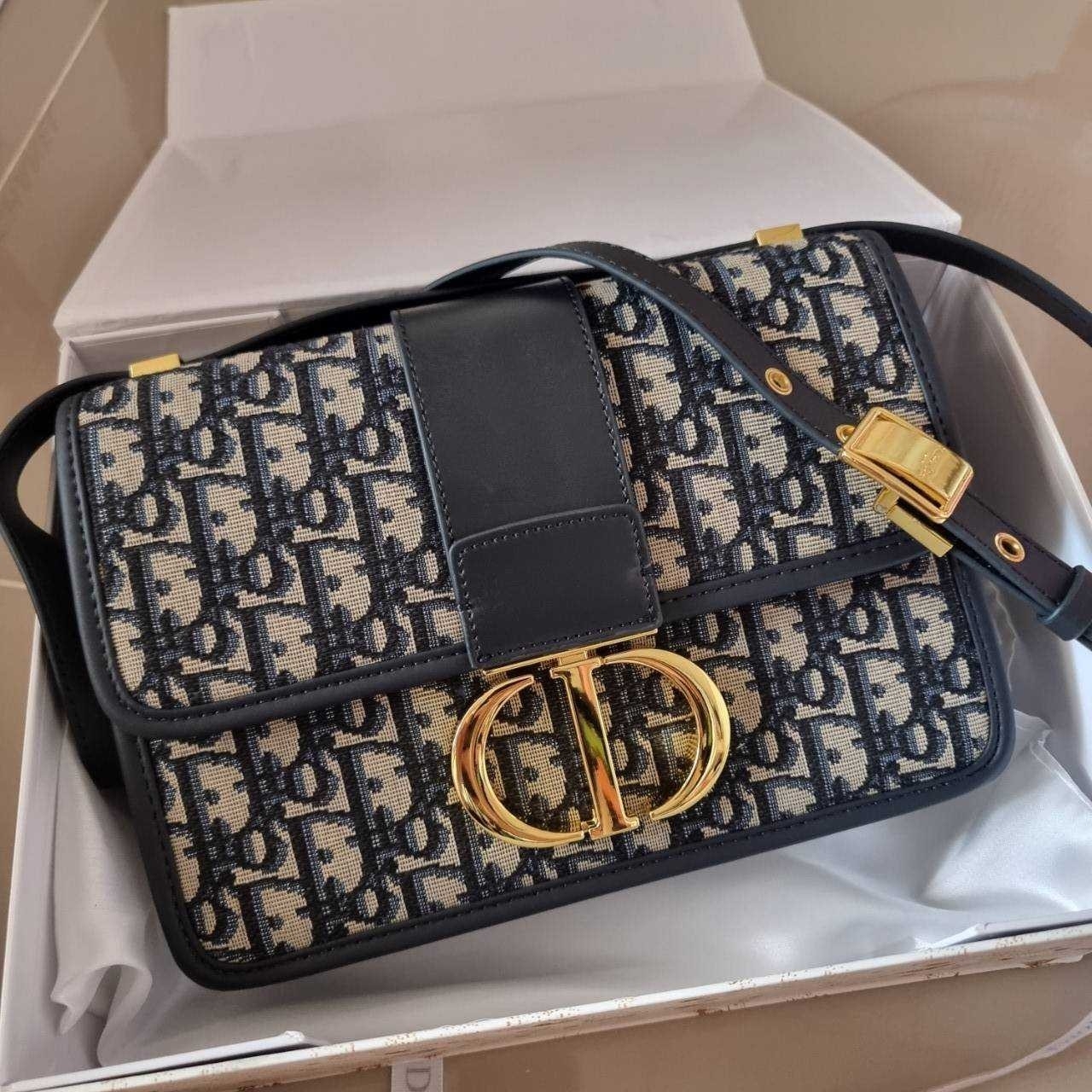 CD 30 MONTAIGNE BAG กระเป๋าสะพายข้างสุดฮอต ที่สาวๆต้องไม่พลาด ทรงสวยมีกิมมิคในตัว ดูแพง เกรดออริ 1:1 ใช้งานต่างประเทศได้