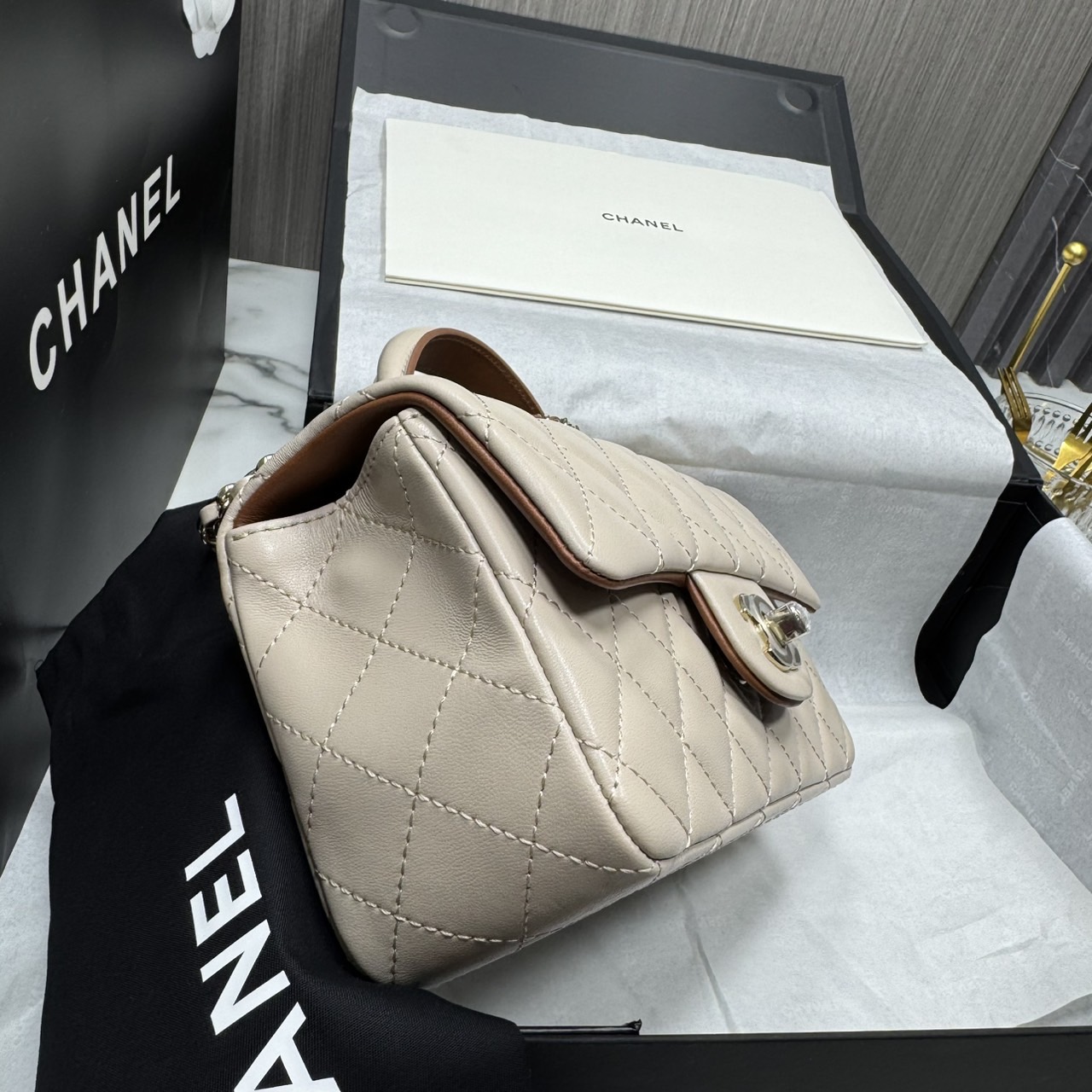 ORI | หนังแท้ Chanel Mini Classic Handbag With Top Handle กระเป๋าสะพายรุ่นคลาสสิกพร้อมหูจับถนัดมือ สวยเรียบหรู 🤍 สินค้าเกรดออริจินอล เทียบแท้