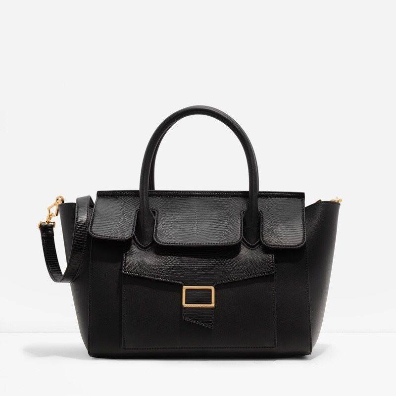 CHARLES & KEITH OVERSIZED TOP HANDLE BAG (Black) กระเป๋าถือใบใหญ่หนังเรียบสวยหรู กระเป๋าถือพร้อมสายสะพายไหล่ ปรับสายได้ค่ะ ด้านหน้ามีช่องเก็บของออกแบบเหมือนเข็มขัด เปิดปิดกระเป๋าด้วยกระดุมแม่เหล็ก อะไหล่สีทอง มีหมุดรองฐานกระเป๋า ด้านในมีช่องซิป 1 ช่อง