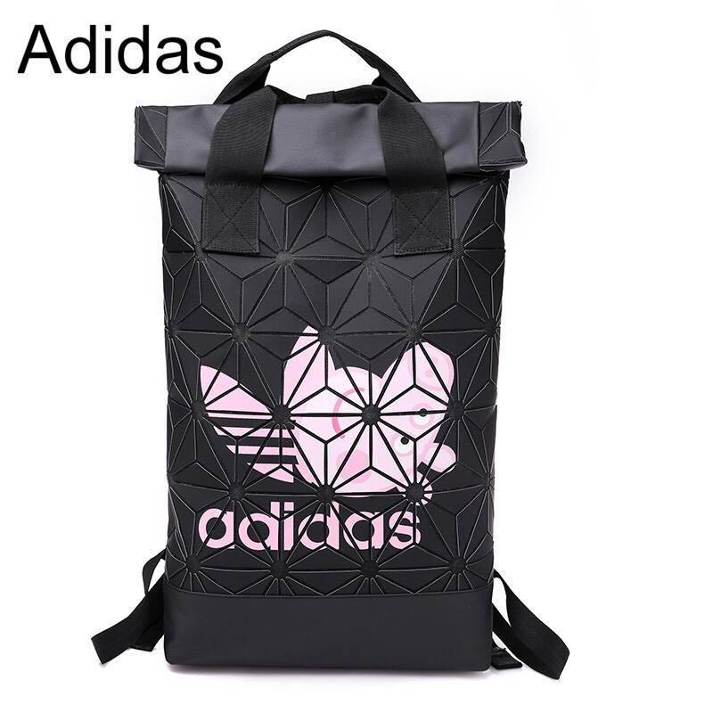 New!!! Adidas Peppa Roll Top 3D กระเป๋าสะพายหลังเนื้อ mate อย่างดี ด้านหน้าพิมโลโก้แบรนด์ พร้อมรูปหมู peppa limited สวย น่าใช้มากๆ เปิดกระเป๋าแบบกระดุม เปิดปิดแบบตีนตุ๊กแกม้วนพับ สายสะพายลดการเจ็บเมื่อยล้าได้เป็นอย่างดี ภายในโล่ง กว้างลึก ใส่ของจุทีเดียวค