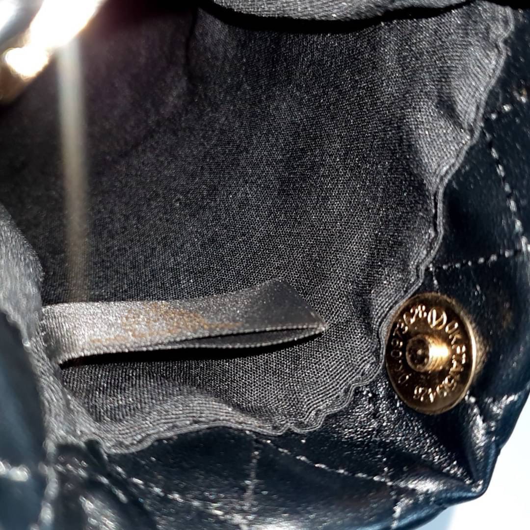 Chanel classic mini quilted with leather chain / CHANEL VIP GIFT CROSSBODY CHAIN BAG / Chanel Phone Bag กระเป๋าทรงสะพายข้าง ที่กำลังมาแรงมาในตอนนี้ ตัวกระเป๋าเป็นกระเป๋าสตางค์หนังพียูพรีเมี่ยม อะไหล่ทองทั้งใบ ด้านหน้าประดับโลโก้ CC สุดหรู