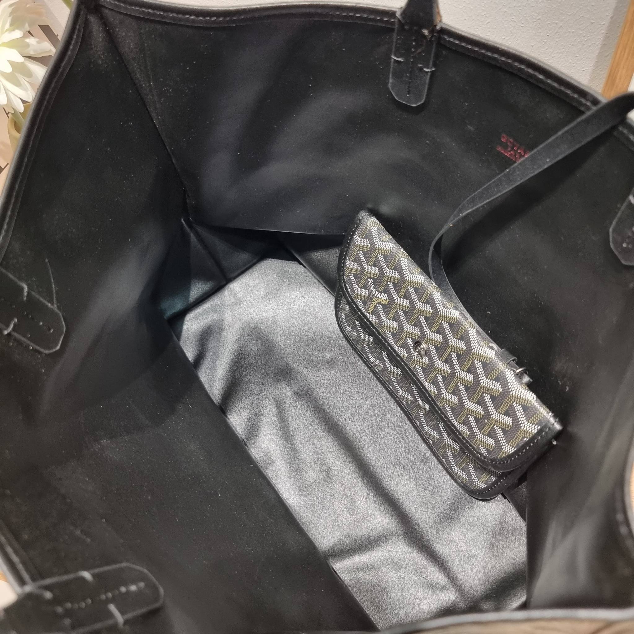 GOYARD ANJOU REVERSIBLE TOTE กระเป๋าสะพายทรงโท้ท ใบใหญ่จุใจ!! กลับด้านใช้ได้ทั้ง 2 ด้าน มาครบสีขายดี เลิศทุกสี รูปทรงคลาสสิค ดีไซน์เป็นเอกลักษณ์ ใช้งานได้หลากหลาย