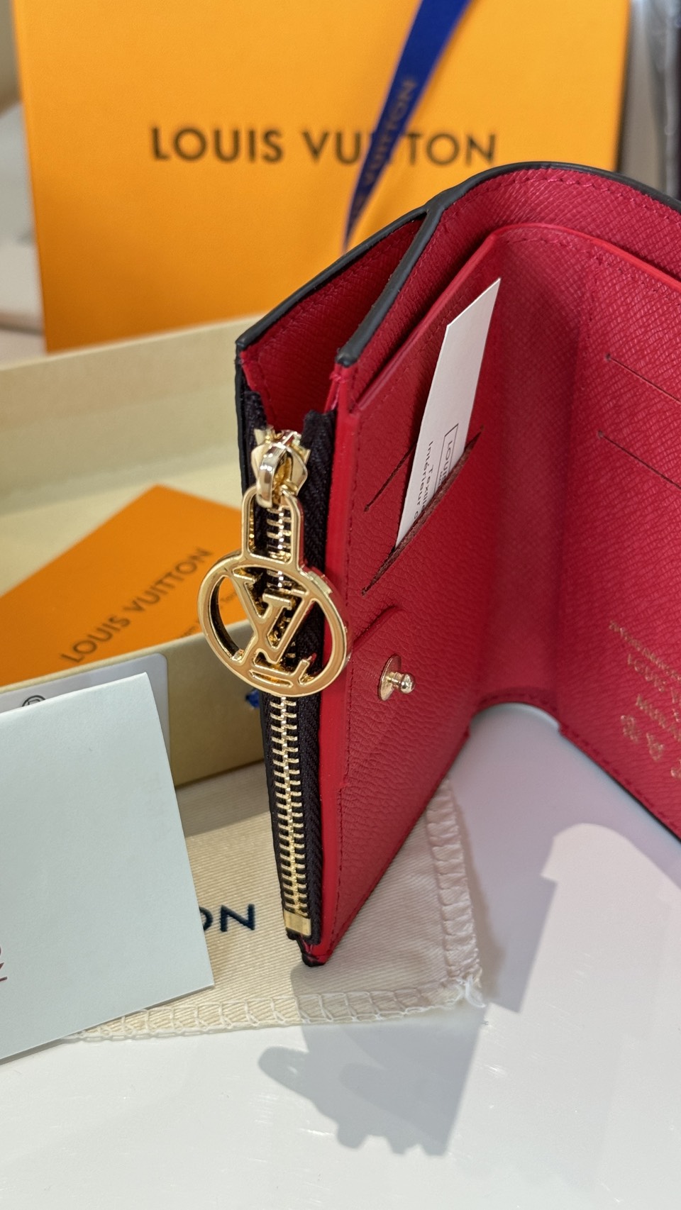 ORI หนังแท้ | LV x TM - Lisa Wallet Cherry Monogram กระเป๋าสตางค์ลิซ่า กระเป๋าสตางค์ใบเล็กรุ่น Lisa ดีไซน์ใหม่จาก Murakami กระเป๋าสตางค์เปี่ยมชีวิตชีวาและใช้งานได้หลากหลาย