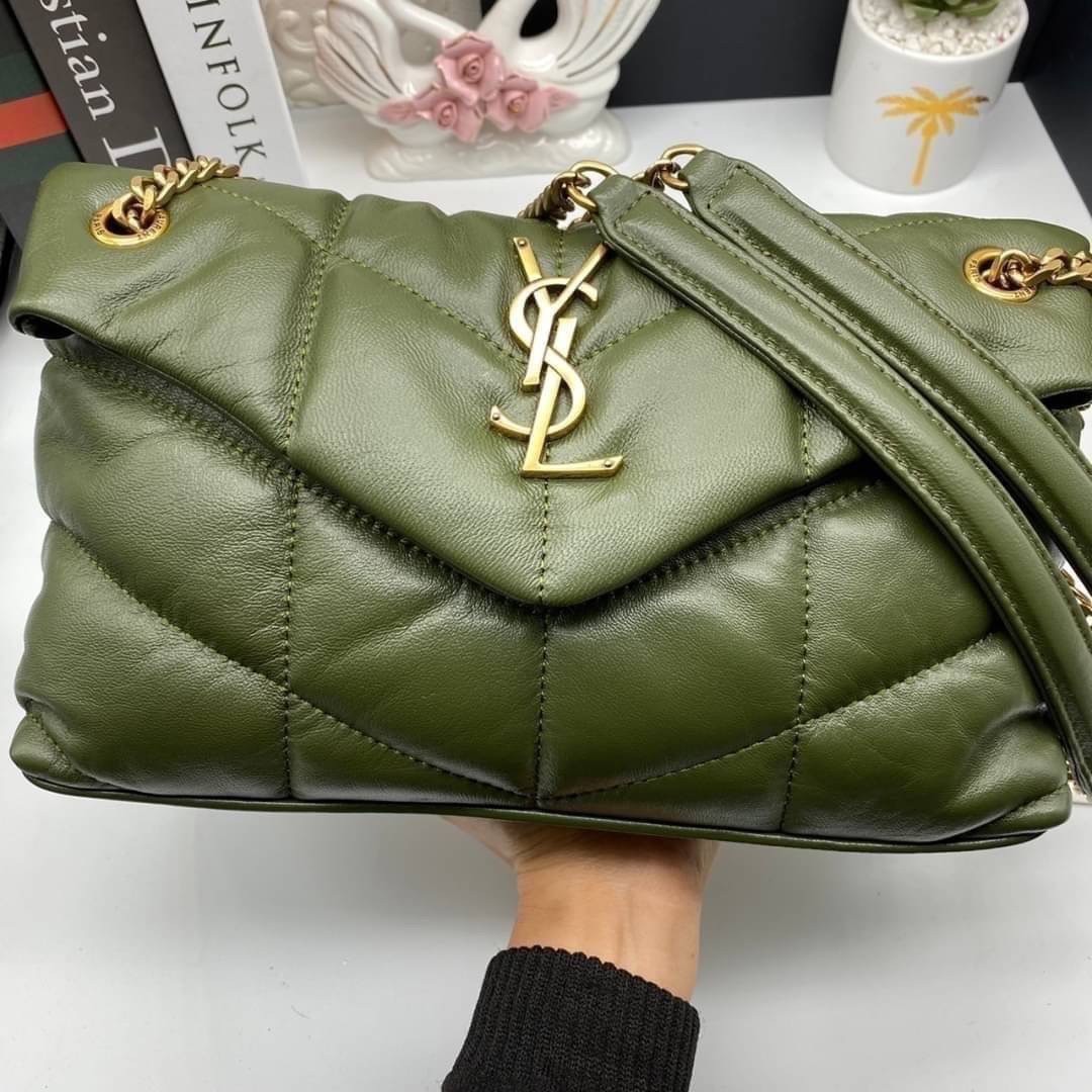 28cm YSL PUFFER SMALL CHAIN BAG IN QUILTED / Yves Saint laurent puffer small chain bag in quilted กระเป๋าสะพายรุ่นยอดนิยม ทรงสวย ใช้ได้บ่อยไม่มีเบื่อ วัสดุหนังสัมผัสนิ่มมือ ดีไซน์เรียบหรู