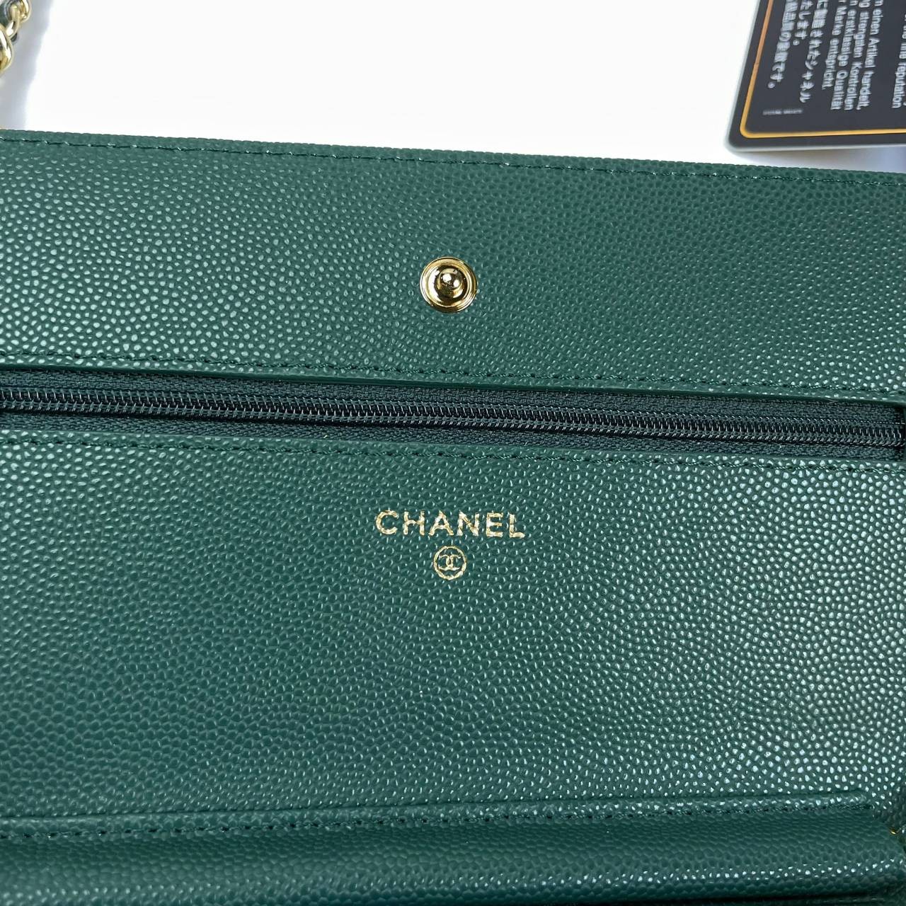 VIP 】หนังแท้ CHANEL WOC style โทนสีพาสเทล กระเป๋าสะพายทรงสวยตลอดกาล วัสดุหนังลายคาเวียร์ เนื้อนุ่ม อยู่ทรงคุณภาพดีตามแบบฉบับของแบรนด์ น้ำหนักเบา ด้านหน้ามีโลโก้แบรนด์อะไหล่หรู มีช่องใส่บัตร ใส่ของจุกจิก เปิดปิดด้วยฝาปิดกระดุม ซับในหนัง ตัวจริงสวยมากๆถูกใจ