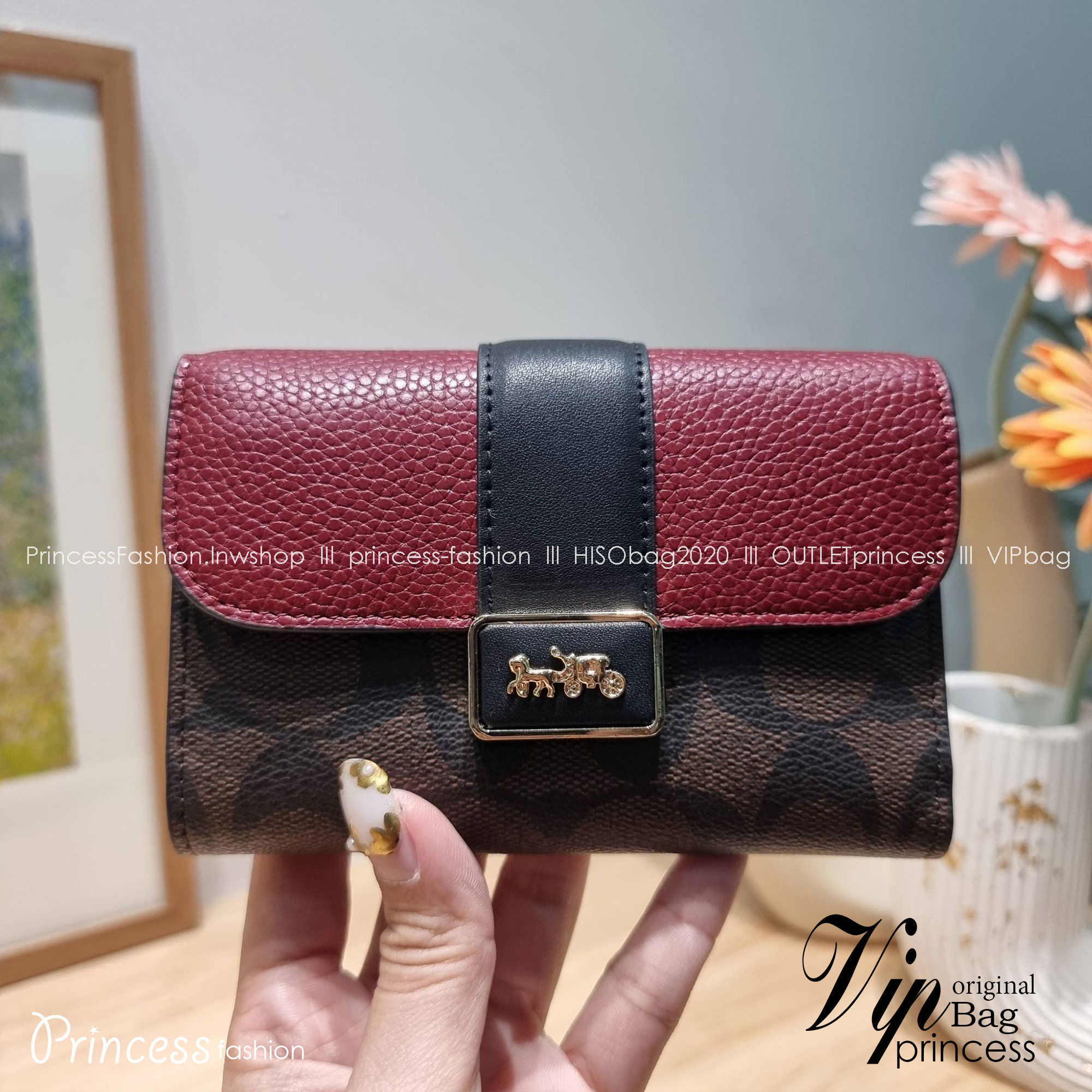 COACH MEDIUM GRACE WALLET IN SIGNATURE CANVAS CC061 CC060 CC059 พร้อมส่ง 5 สี กระเป๋าสตางค์ใบกลาง ดีไซน์หรู โดดเด่นด้วยโลโก้สไตล์วินเทจ คลาสสิค โทนสีใช้งานง่าย
