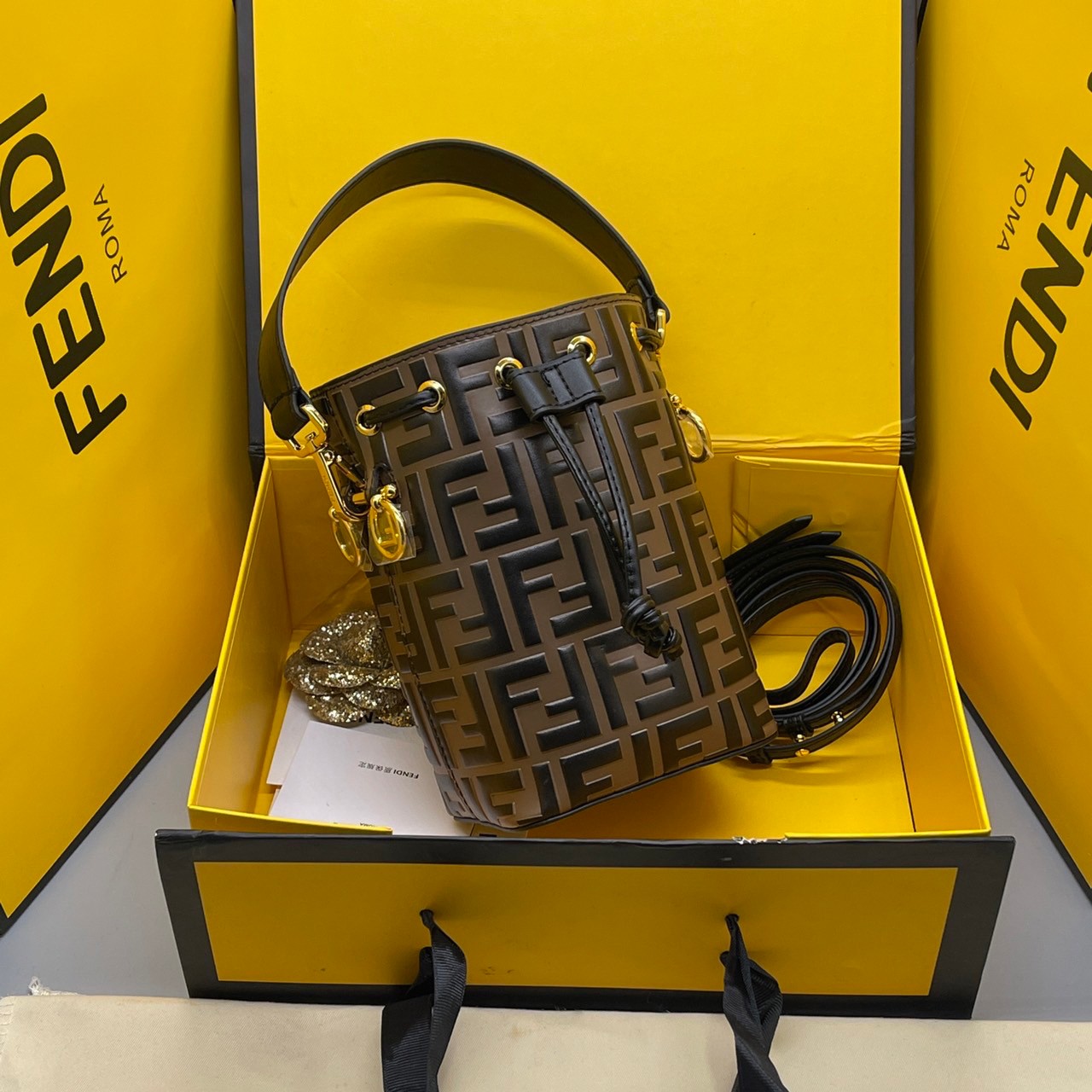 FENDI Mon Tresor Brown leather mini bag / FENDI Bucket Bag กระเป๋าสะพายทรงบัคเก็ต ไซส์มินิ เกรดออริ สลับแท้ 1:1 ใช้ต่างประเทศได้