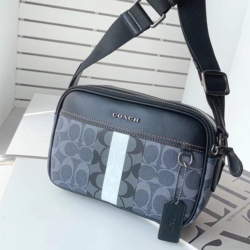 COACH Graham Crossbody In Blocked Signature C9965 กระเป๋าสะพายข้างผู้ชาย กระเป๋าผ้าเคลือบซิกเนเจอร์และหนังอย่างดี ภายในกระเป๋าเอนกประสงค์ ปิดซิปคู่ ซับในผ้า กระเป๋าสลิปด้านนอก สายปรับได้ยาว 25 นิ้ว สำหรับสะพายไหล่หรือสะพายข้าง
