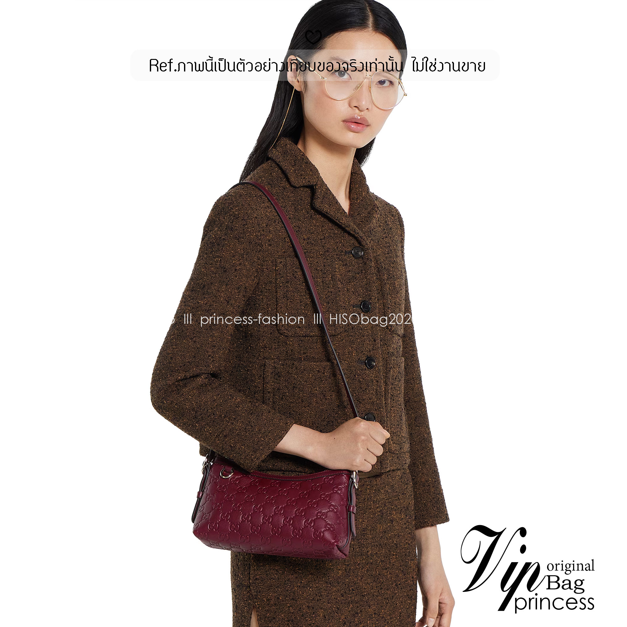 ORI หนังแท้ | Gucci GG Emblem small shoulder bag กระเป๋าสะพายทรงพอช ถือ/คล้องไหล่เก๋ๆหรือสะพายข้างได้ ทรงสวยคลาสสิค มีอะไหล่ห่วงสำหรับห้อยพวงกุญแจได้ เป็นไอเท็มต้องมีและยกเป็น everyday bag ได้เลย