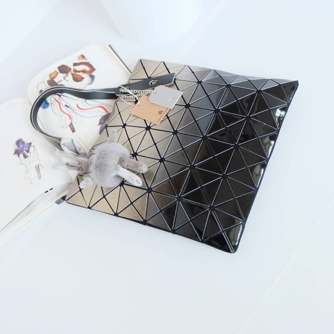 David Jones รุ่น Candy color ใบนี้ มาพร้อมกับน้องกระต่าย สีเข้า set กับกระเป๋าคะ