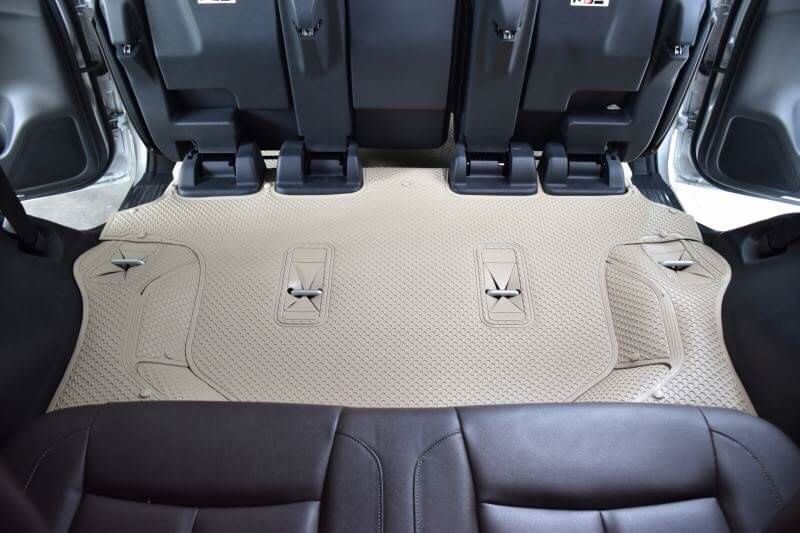 พรมปูพื้นรถยนต์ NISSAN TERRA ลายรังผึ้งรีดขอบ สีครีม เต็มคัน เข้ารูป+ปิดเบาะเเถว3 ลายหนังเรียบ