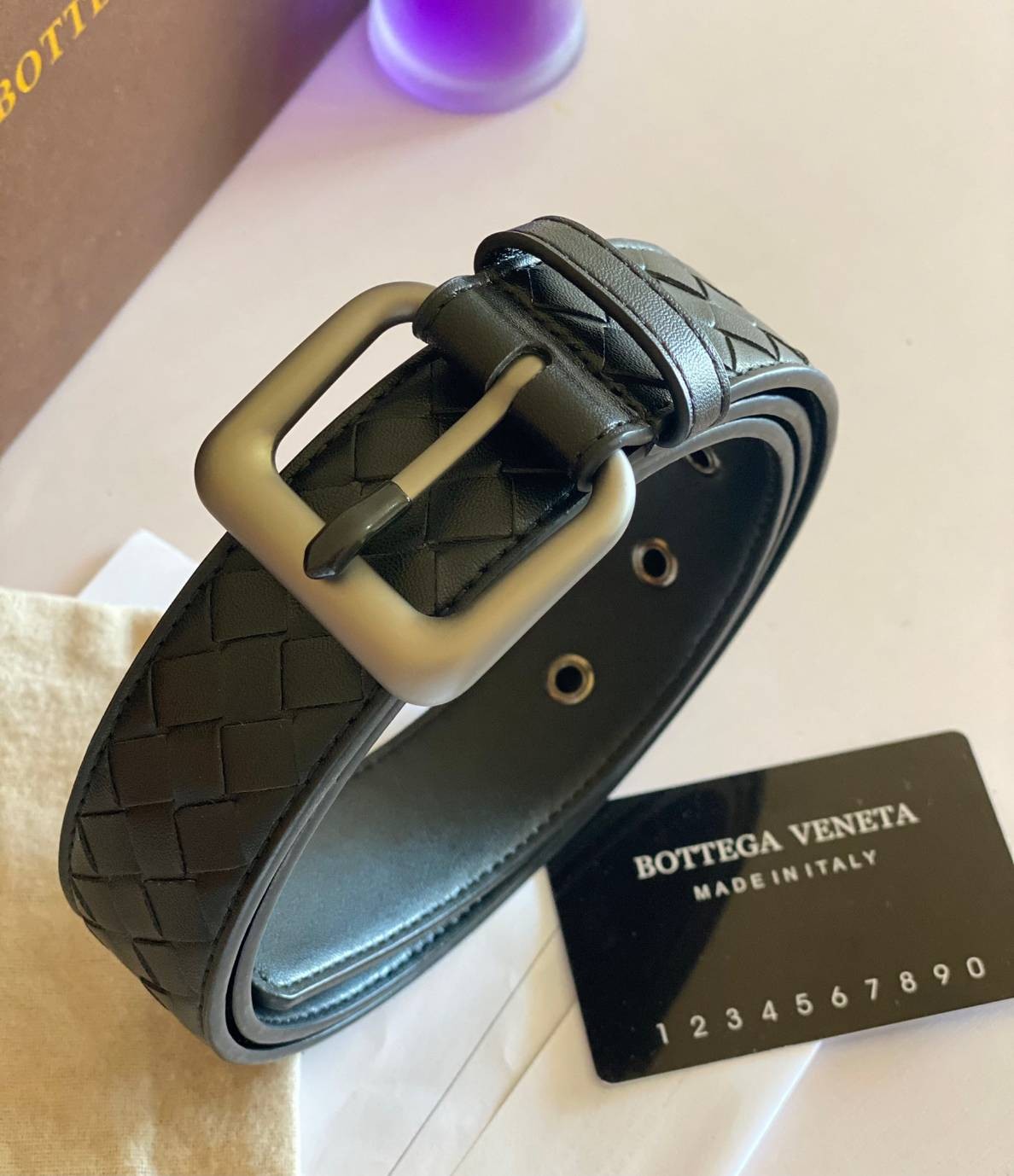 VIP 】♥️ BOTTEGA VENATA BELT เข็มขัดสุดหรูงานหนังแท้ ดีไซน์สุดคลาสสิคสไตล์ พร้อมส่ง 3 สี ภาพสินค้าถ่ายจากงานขายจริง สวยมากค่ะ หนังคุณภาพดีมาก เข้าได้กับทุกลุ๊คสไตล์การเเต่งตัว สวยหรูดูดีมีระดับ ไอเท็มนี้แนะนำเลยค่ะ!