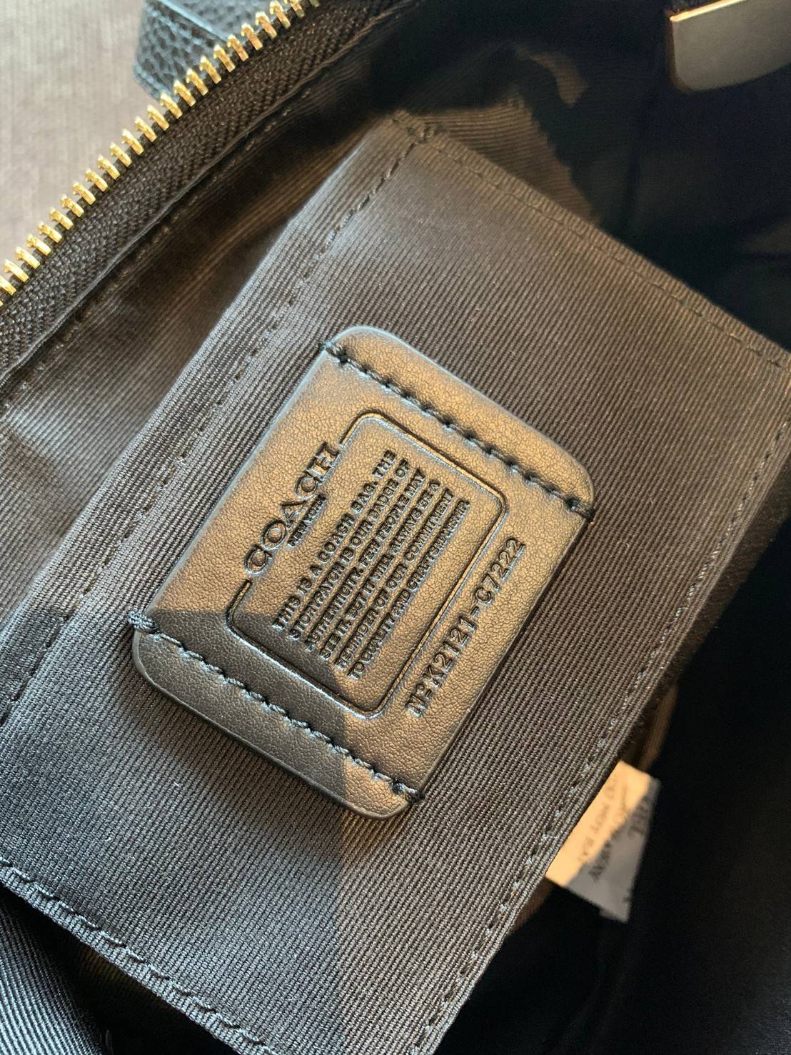 น้องออกใหม่ล่าสุดสวย หักใจไม่ลงเลยค่าา😘 COACH PENNIE SHOULDER BAG ((C7222)) พร้อมส่ง สีใหม่ล่าสุด ยังไม่มีในช๊อปไทยค่าา กระเป๋าหิ้ว//สะพายข้างได้ สุดคุ้ม! หนังแท้ชั้นดี ลายหนังสวย นิ่มมือดีมากๆค่ะ ปากกระเป๋าแบบซิปมีหนังห้อยเพิ่มความเก๋ ภายในกระเป๋