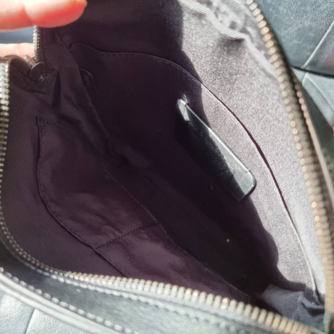 COACH F73336 HOUSTON FLIGHT BAG IN SIGNATURE CANVAS รุ่นนี้หนุ่มๆเค้ารู้กัน!! ขายดีตลอดกาล!! คลาสสิคไม่มีใครเกิน!! กระเป๋าสะพายข้างทรงแมสเซ็นเจอร์ยอดฮิต ทรงสวย ดูดี วัสดุหนังแคนวาสเคลือบลายสลับหนังแท้ เปิด-ปิดด้วยซิป ด้านหน้าและหลังสามารถใส่ของได้ ภายในแบ