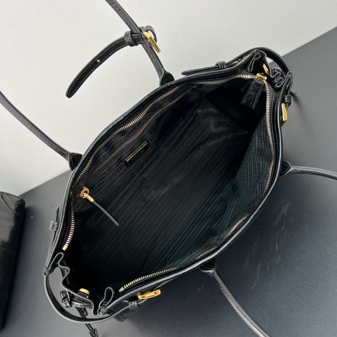 PRADA | Large leather handbag / Prada Tote bag กระเป๋าสะพายใบใหญ่ งานหนังเต็มใบ เกรดออริ สลับแท้ 1:1 ใช้งานต่างประเทศได้