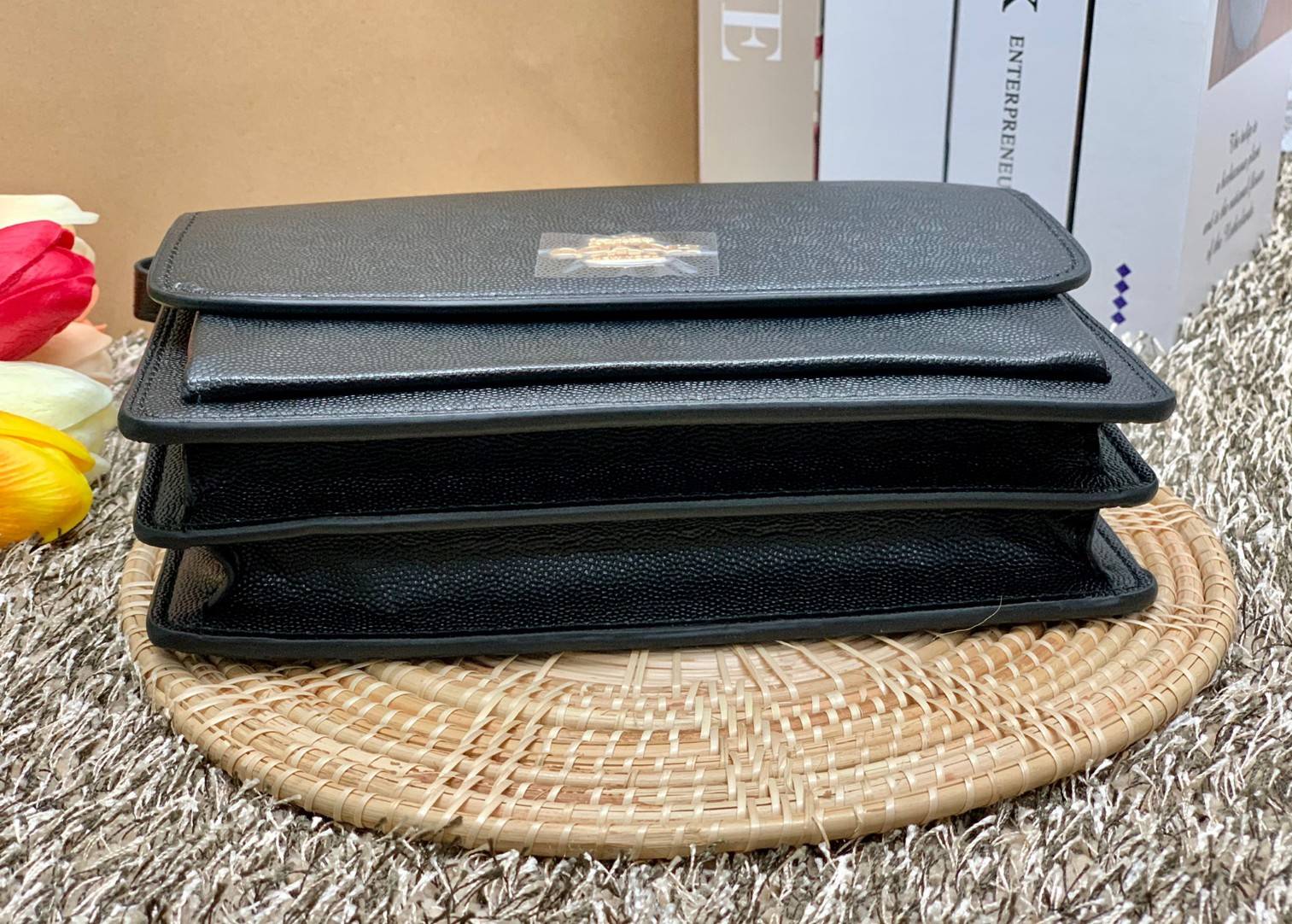 พร้อมส่งถึง8สี ห้ามพลาดค่ะ! COACH KLARE CROSSBODY BAG ((91019//91174//90400//1424//90635)) พร้อมส่งที่ไทย กระเป๋าสะพายครอสบอดี้ร์หรือสามารถทบเป็นสายคู่คล้องไหล่ได้ด้วยค่ะ หนังแท้ แต่ละสีทำลายหนังได้สวยงามแตกต่างกันออกไปนะคะ ✔️ห้อยด้วยป้ายแบรนด์แบบโ