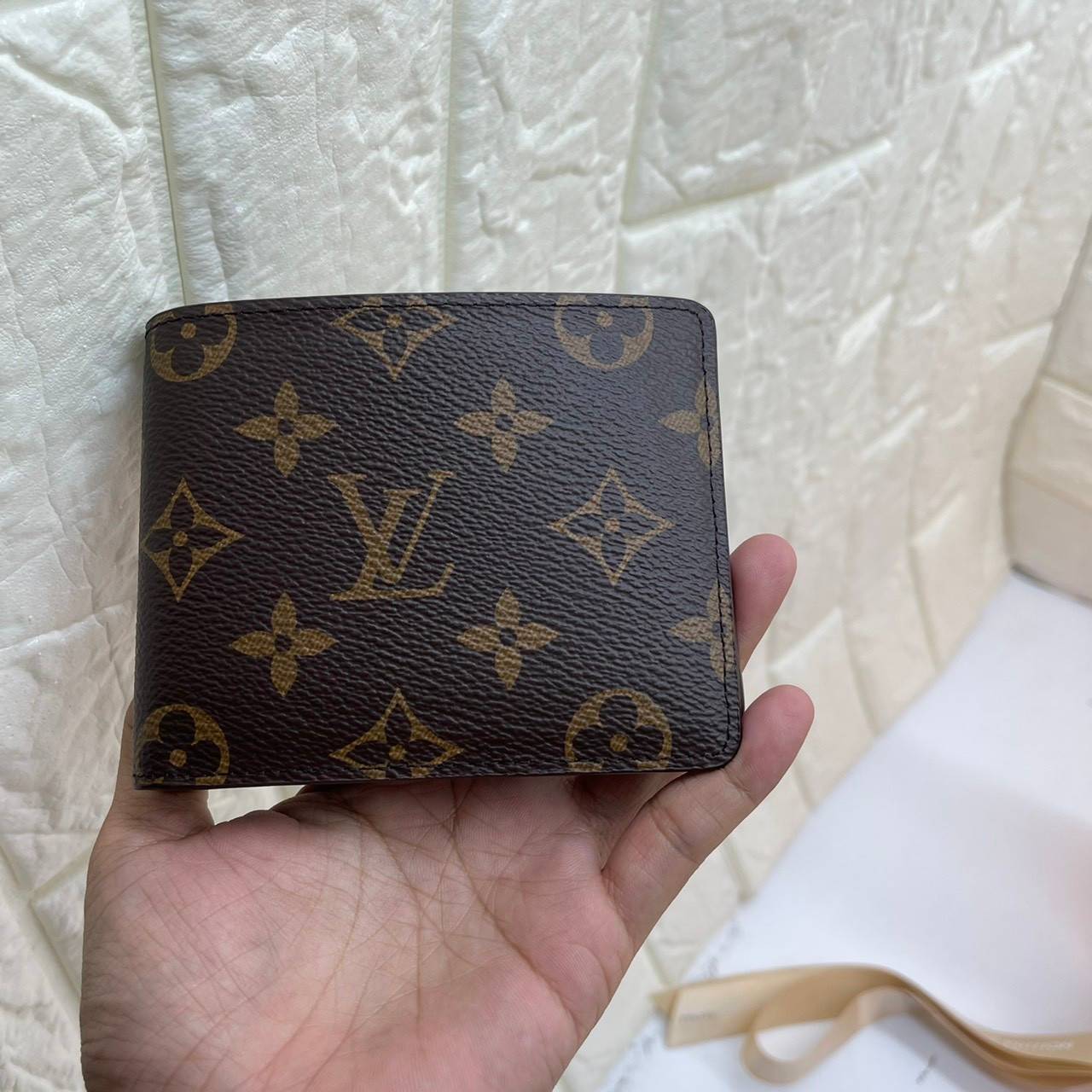 VIP GIFT 】หนังแท้ LOUIS VUITTON MEN WALLET MONOGRAM ฿ DAMIER CANVAS กระเป๋าสตางค์ผู้ชาย รุ่นยอดขายไม่เคยตก ใบจริงดูผู้ดี ดูแพง!! ภายในมีช่องใส่บัตรได้เยอะ ใส่ธนบัตรได้ พร้อมเสิร์ฟถึงบ้าน ซื้อให้คุณหนุ่มๆ รับรองประทับใจไม่ลืมจ้า