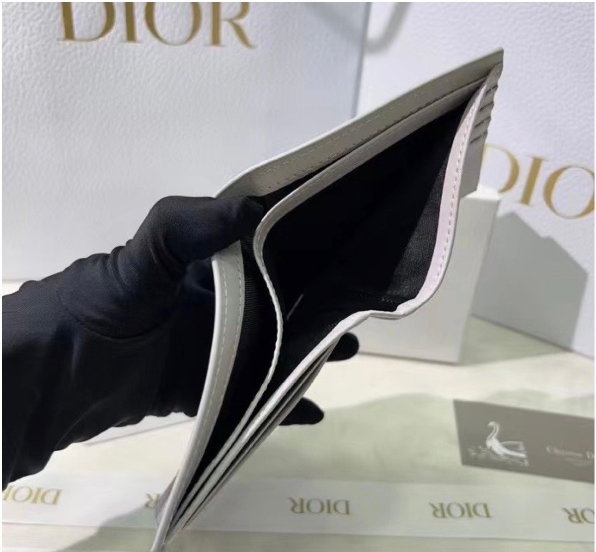 DIOR Wallet CD Diamond Canvas กระเป๋าสตางค์ใบสั้น พร้อมส่งที่ไทย ภาพสินค้าถ่ายจากงานขายจริง ใช้งานต่างประเทศได้