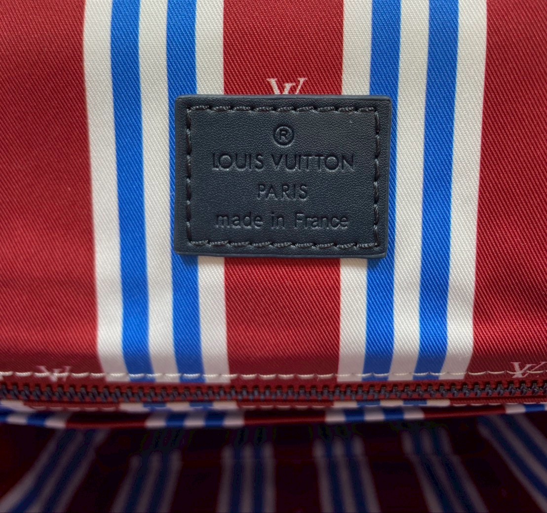 VIP หนังแท้ | LV Christopher MM Backpack กระเป๋าสะพายหลังรุ่นใหม่รังสรรค์จาก Monogram Heritage แคนวาสในสีสันที่ได้แรงบันดาลใจจากการท่องโลกผ่านผืนน้ำและเรือเดินสมุทรสุดหรู